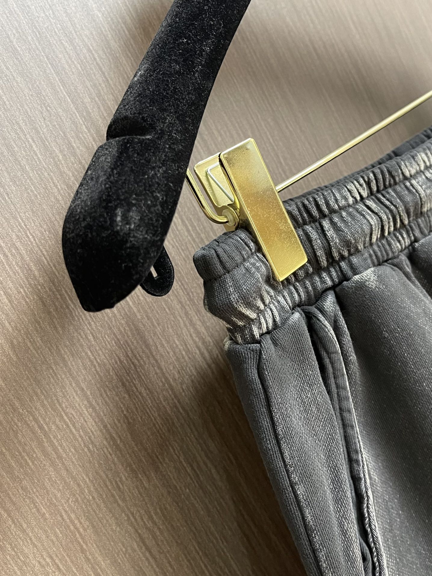 “Balenciaga Logo Customized Cotton Shorts with Retrogenic Effect, High Temperature Treatment, and Multi-Style Matching” - 图片 6
