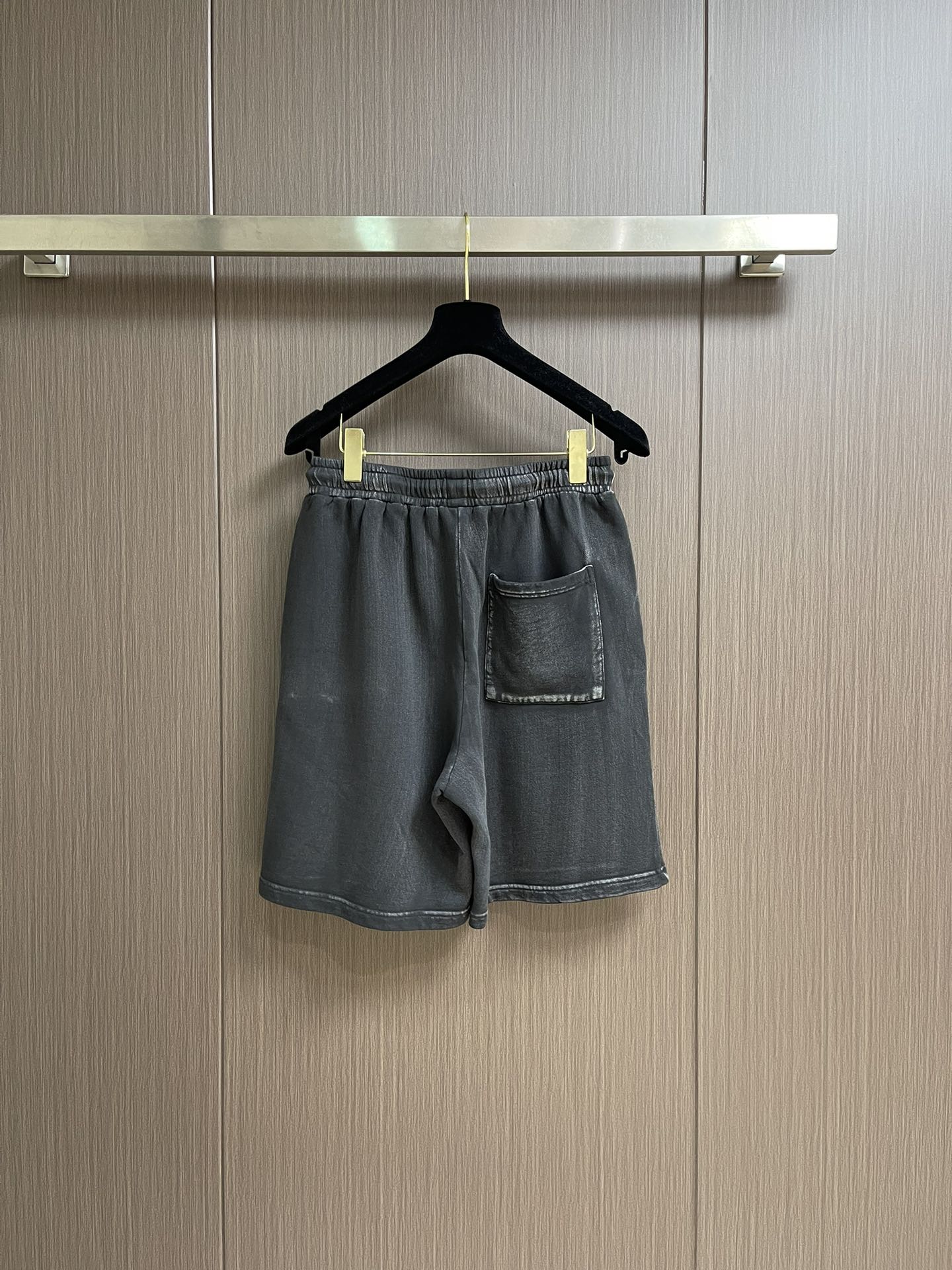 “Balenciaga Logo Customized Cotton Shorts with Retrogenic Effect, High Temperature Treatment, and Multi-Style Matching” - 图片 2