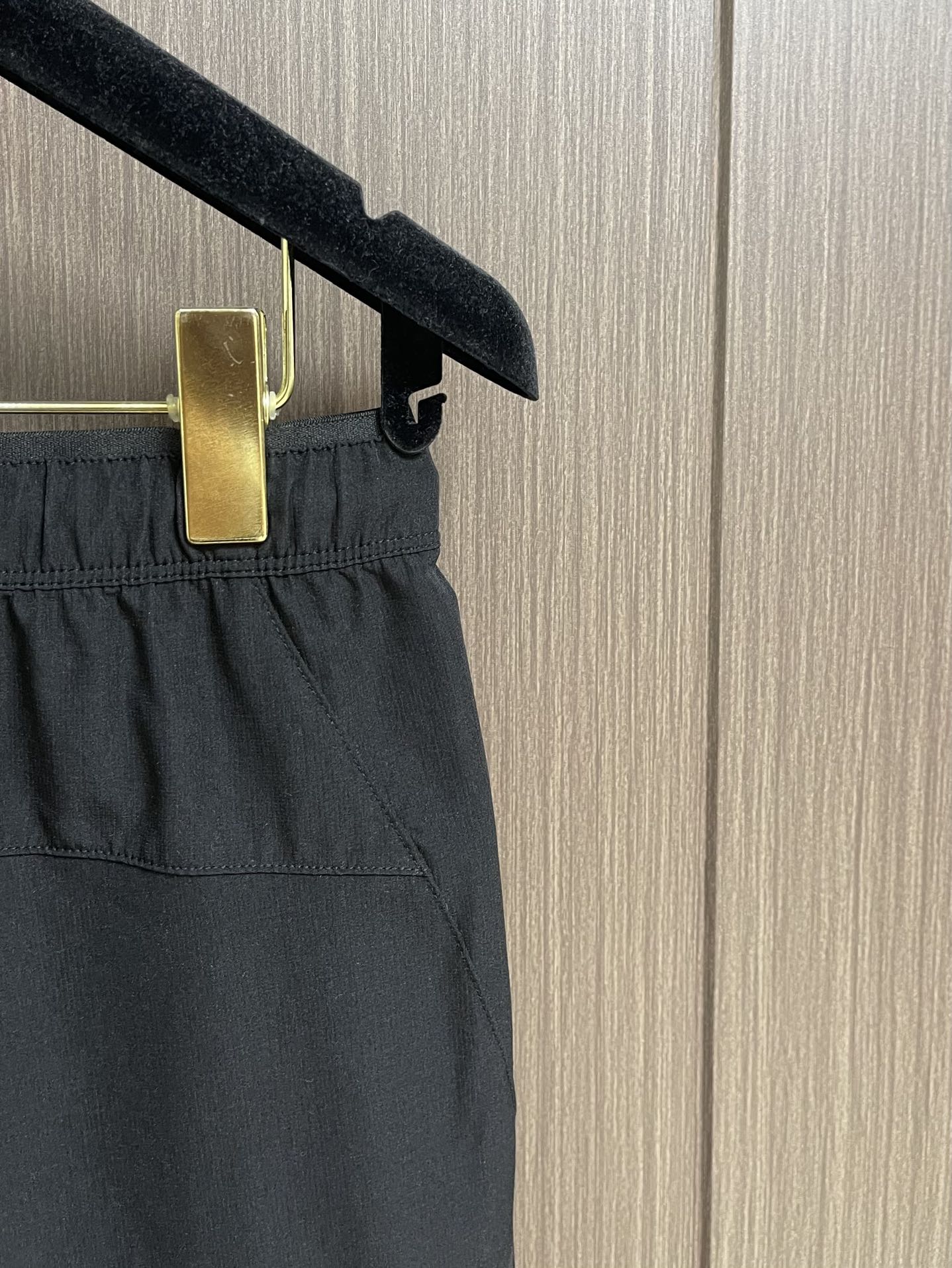 Title: Prada 2025s Sport-Recreational Shorts Description Summary: Prada 2025s shorts in L-4XL with cozy fabric, double-sided pockets, ideal for leisure - 图片 8