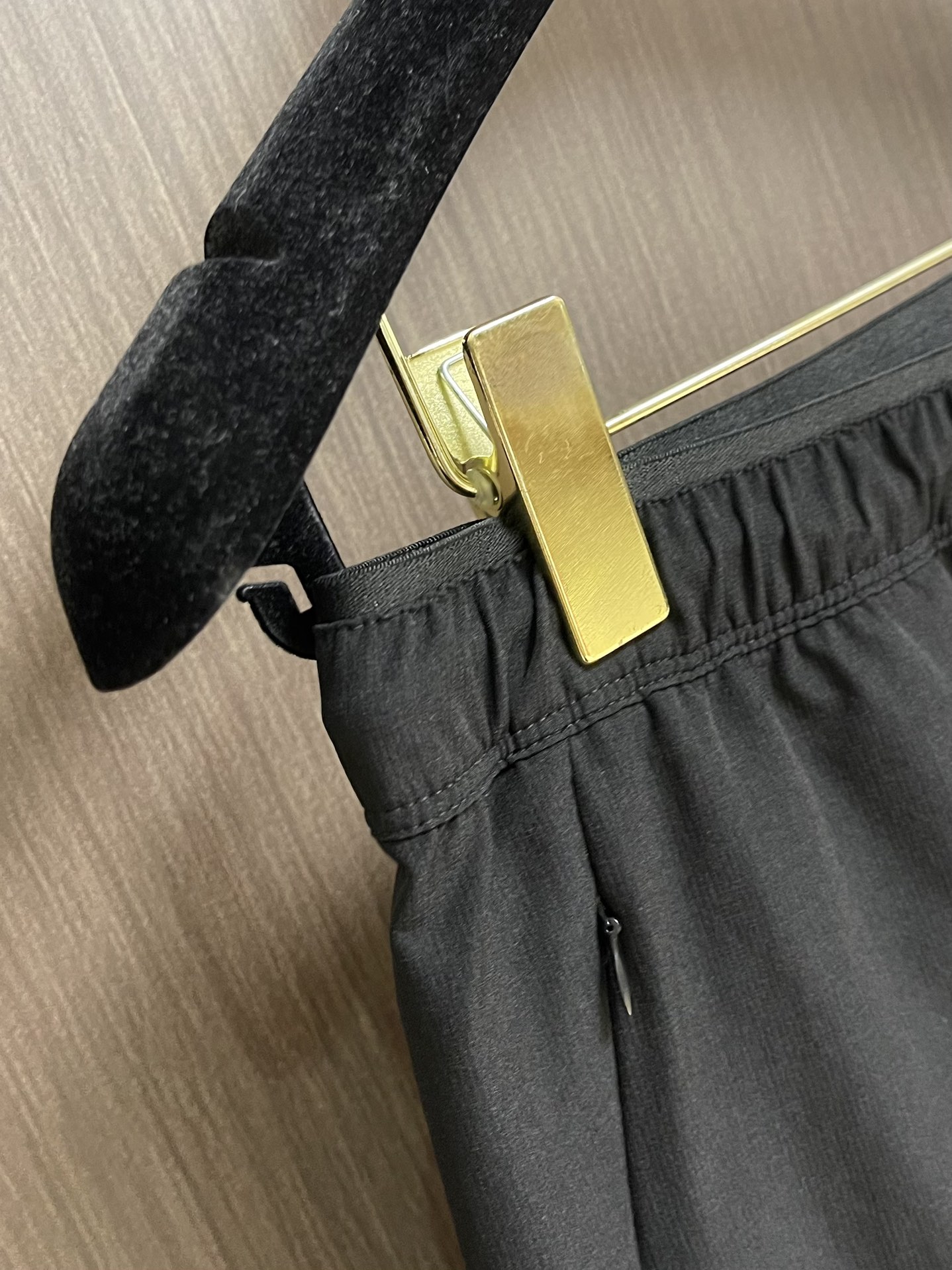 Title: Prada 2025s Sport-Recreational Shorts Description Summary: Prada 2025s shorts in L-4XL with cozy fabric, double-sided pockets, ideal for leisure - 图片 9