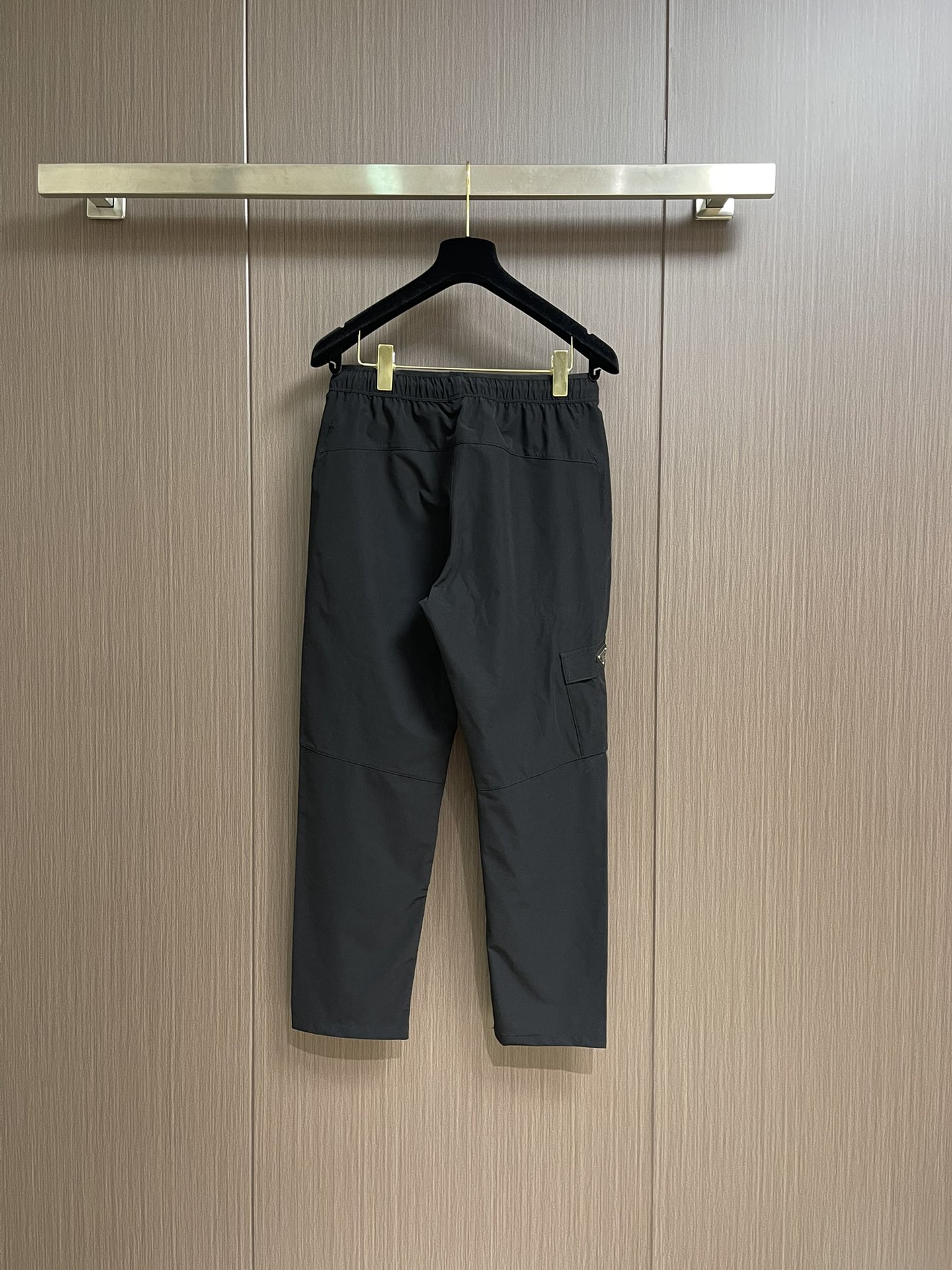 Title: Prada 2025s Sport-Recreational Shorts Description Summary: Prada 2025s shorts in L-4XL with cozy fabric, double-sided pockets, ideal for leisure - 图片 2