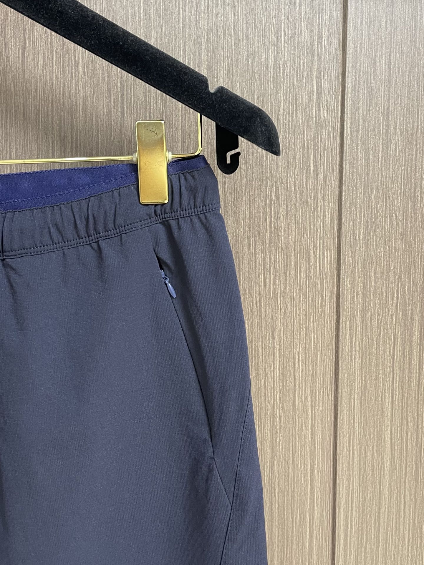 “Prada 2025s Sport-Recreational Shorts with Double-Sided Pocket Design in Cozy Fabric – Size L-4XL” - 图片 4