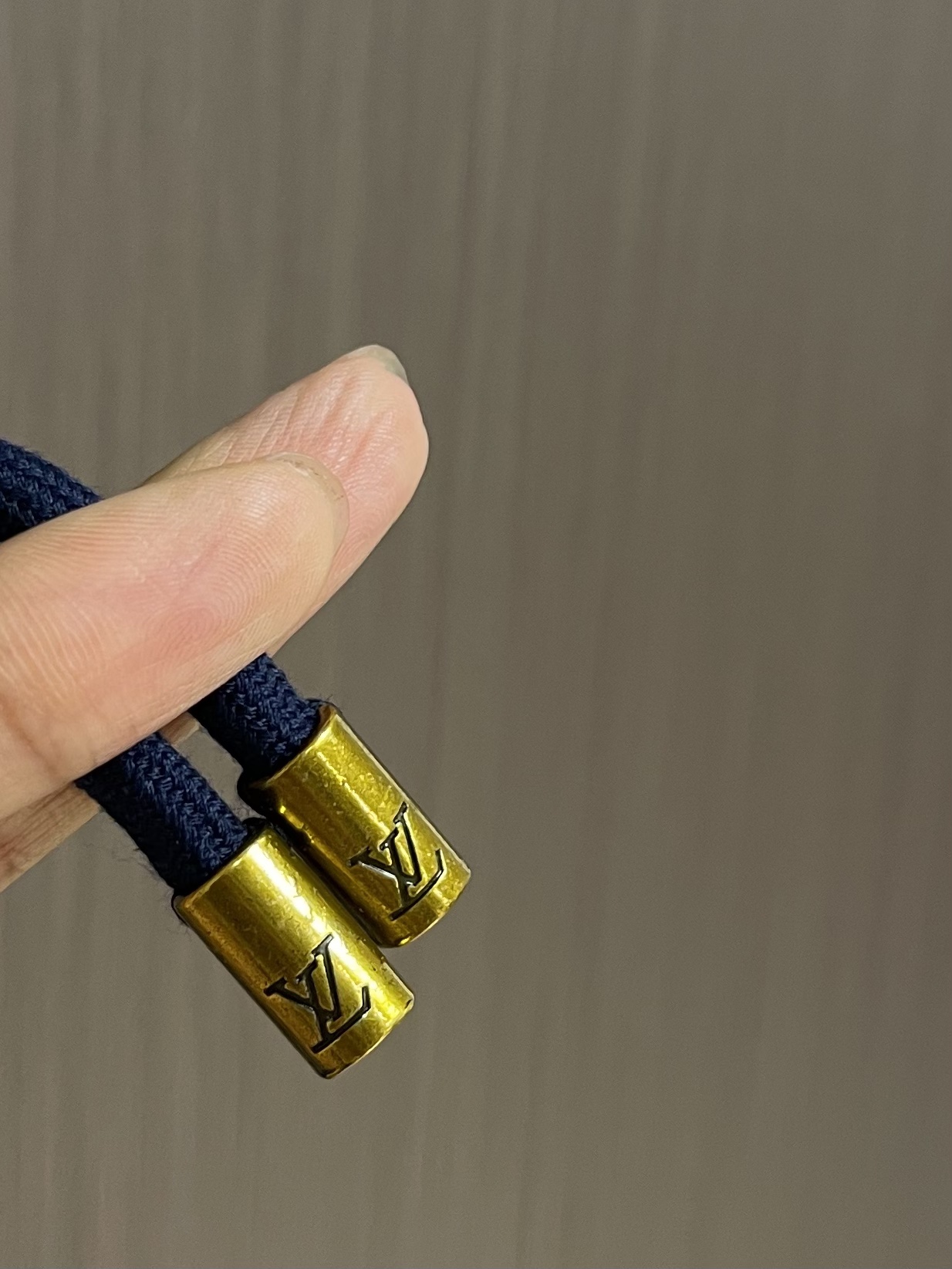 “LV Letter Knitting Shorts: Fashionable Unisex Design for Comfortable Summer Wear” - 图片 8