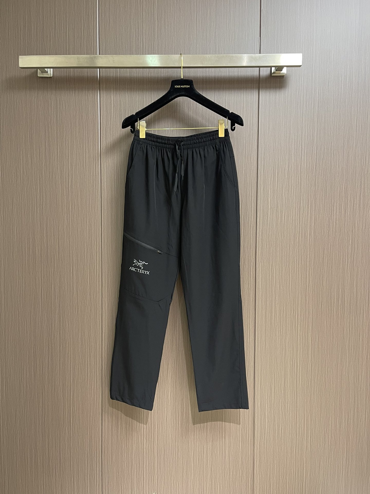 NO:490285,Aycteryx Archaeopteryx fw printed logo casual pants High-end 32s double yarn 380g customer-supplied fabric, heavyweight fabric Customized pull-up ribbed same cylinder and dyed, complete three standards, same style for men and women. Size M-4XL, arc'teryx, alexander wang19860909Aycteryx 始祖鸟 fw 印花logo休闲裤 高端32s双纱380克客供面料,重磅面料 定制拉架罗纹同缸同染 三标齐全 男女同款.尺码M-4XL,arc'teryx,alexander wang,Men's clothing