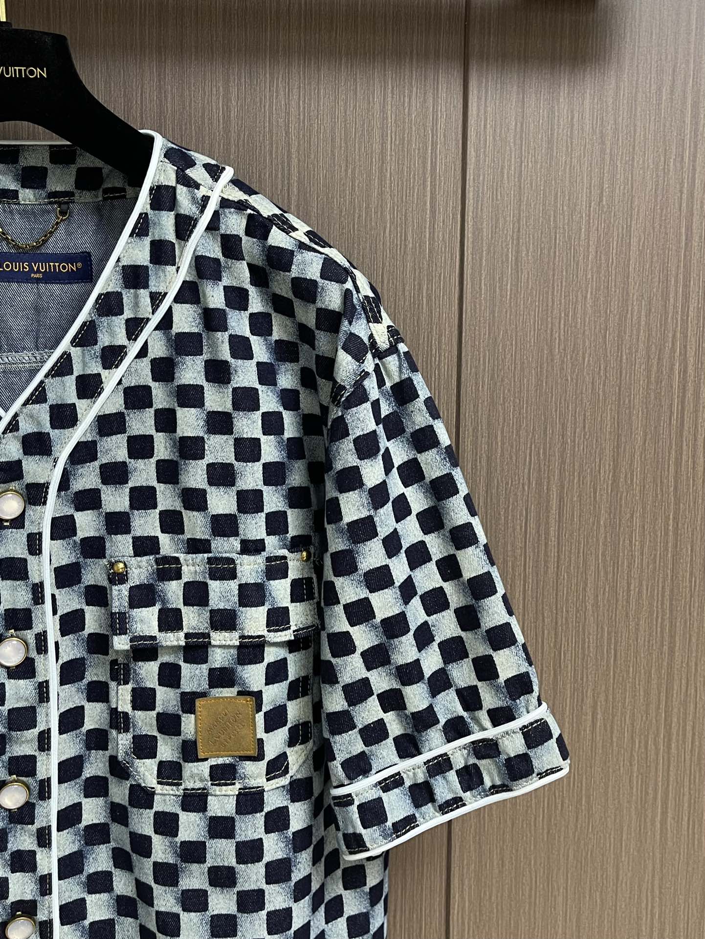 744LV x NIGO 2025SS Short-Sleeve Jacket: Organic Cotton, Mini-Damier Design, Pearl Buttons, Chest Pocket with Nails - 图片 4