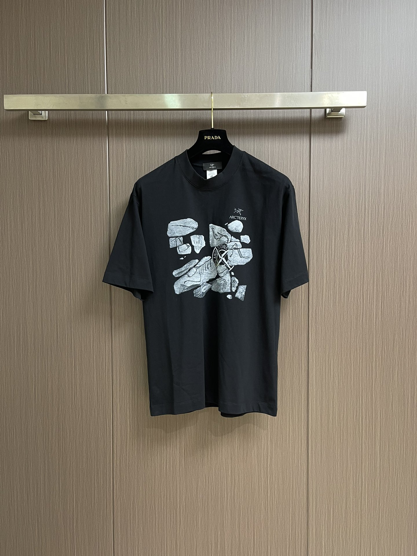 NO:520291,Arcteryx x Stone Island joint limited edition T-shirt, made of 32 cotton double-strand yarn, front chest joint-brand Archaeopteryx logo print, loose style S-XXL, arc'teryx,tees, t-shirt,alexander wang19860909Arcteryx x石头岛联名限量款T恤,采用全棉32支双股纱打造,前胸联名始祖鸟logo印花,宽松版型 尺码S-XXL,arc'teryx,tees，t-shirt,alexander wang,Men's clothing