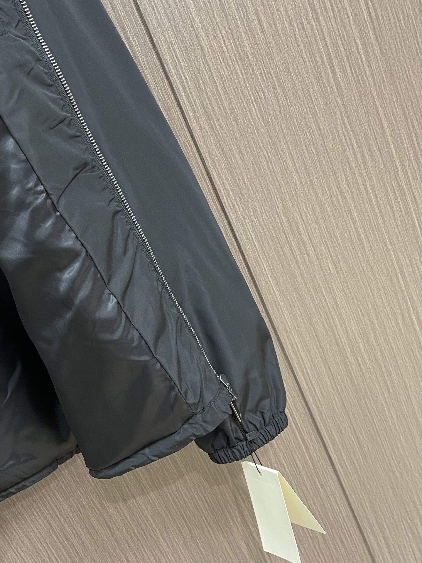 “High-Performance Saint Laurent YSL Stamped Hood Jackets: Durable, Stylish, and Comfortable in Copper Ammonia Fiber Blend” - 图片 9