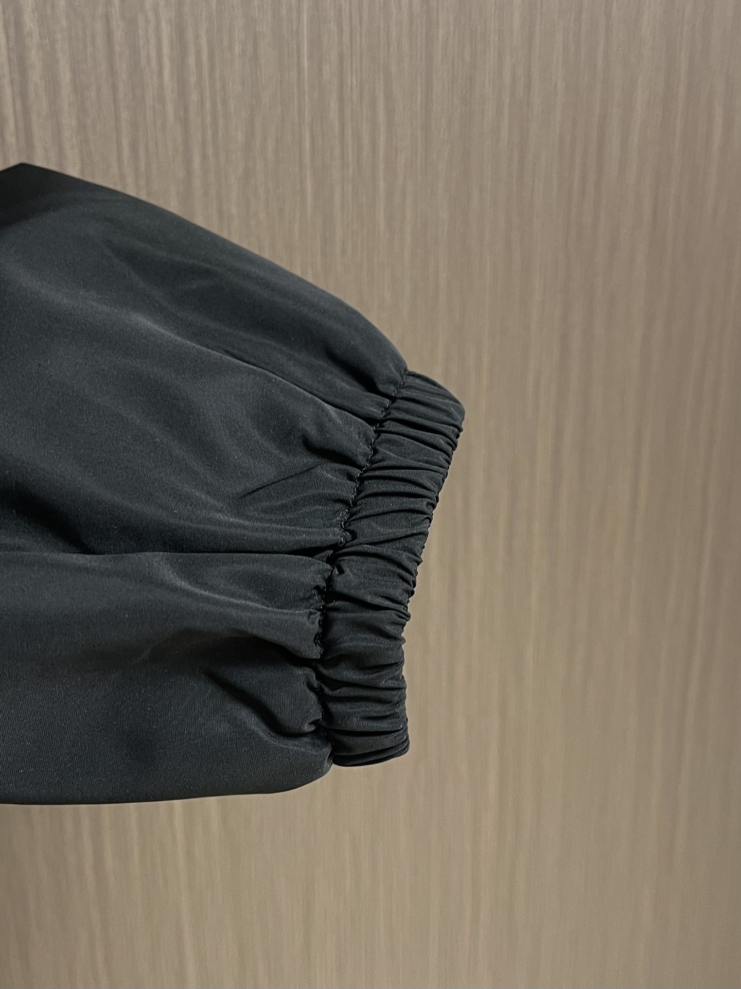 “High-Performance Saint Laurent YSL Stamped Hood Jackets: Durable, Stylish, and Comfortable in Copper Ammonia Fiber Blend” - 图片 8