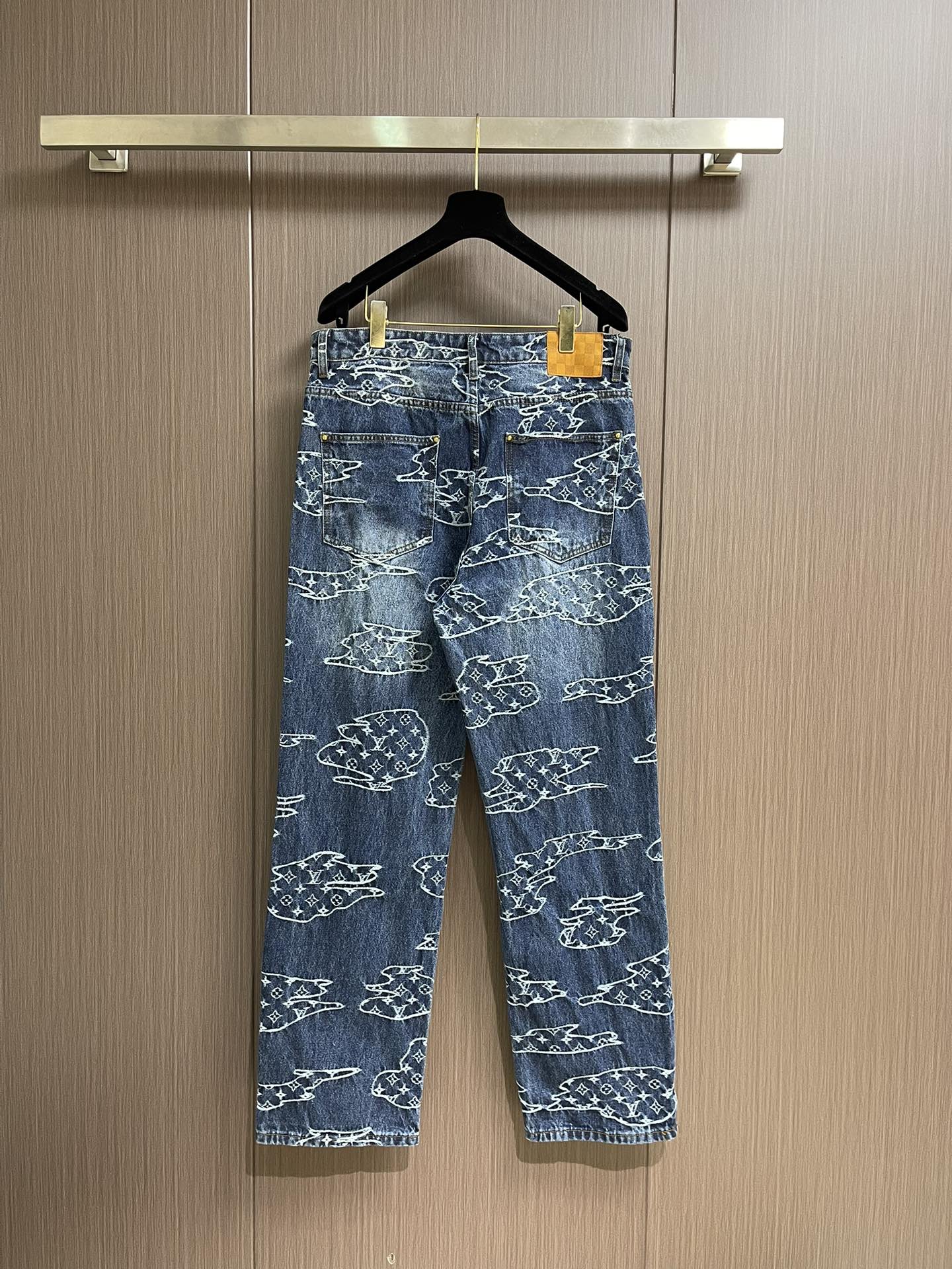 “840LV 2025FW Embroidered Old Jeans & Custom Cowboys: Versatile Fall/Winter Collection, Sizes S-XL” - 图片 2