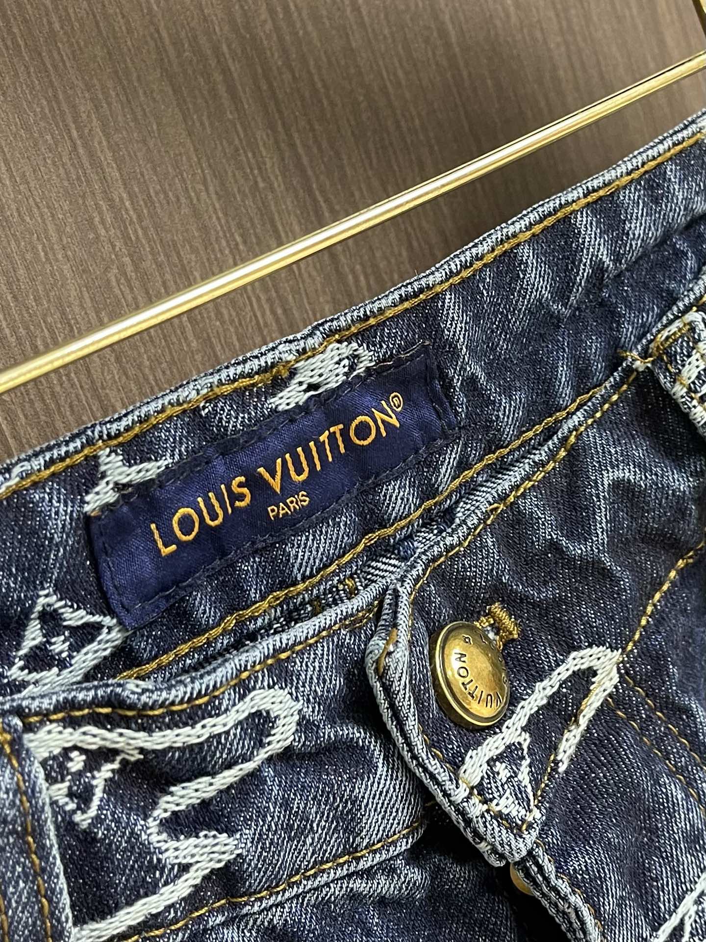 “840LV 2025FW Embroidered Old Jeans & Custom Cowboys: Versatile Fall/Winter Collection, Sizes S-XL” - 图片 3