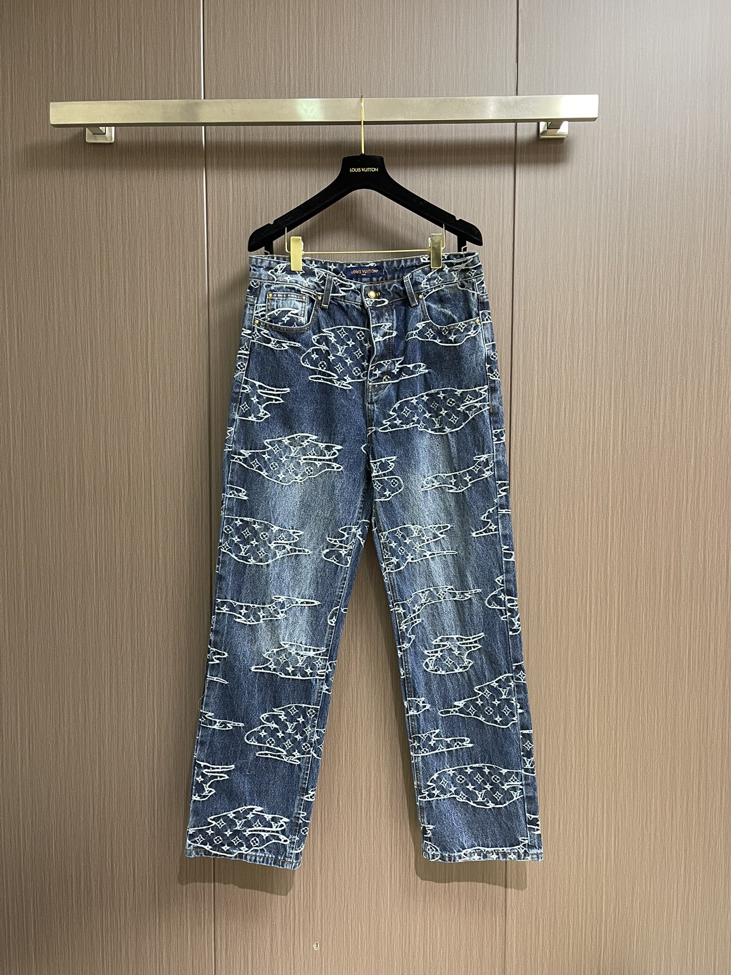 “840LV 2025FW Embroidered Old Jeans & Custom Cowboys: Versatile Fall/Winter Collection, Sizes S-XL” - 图片 1