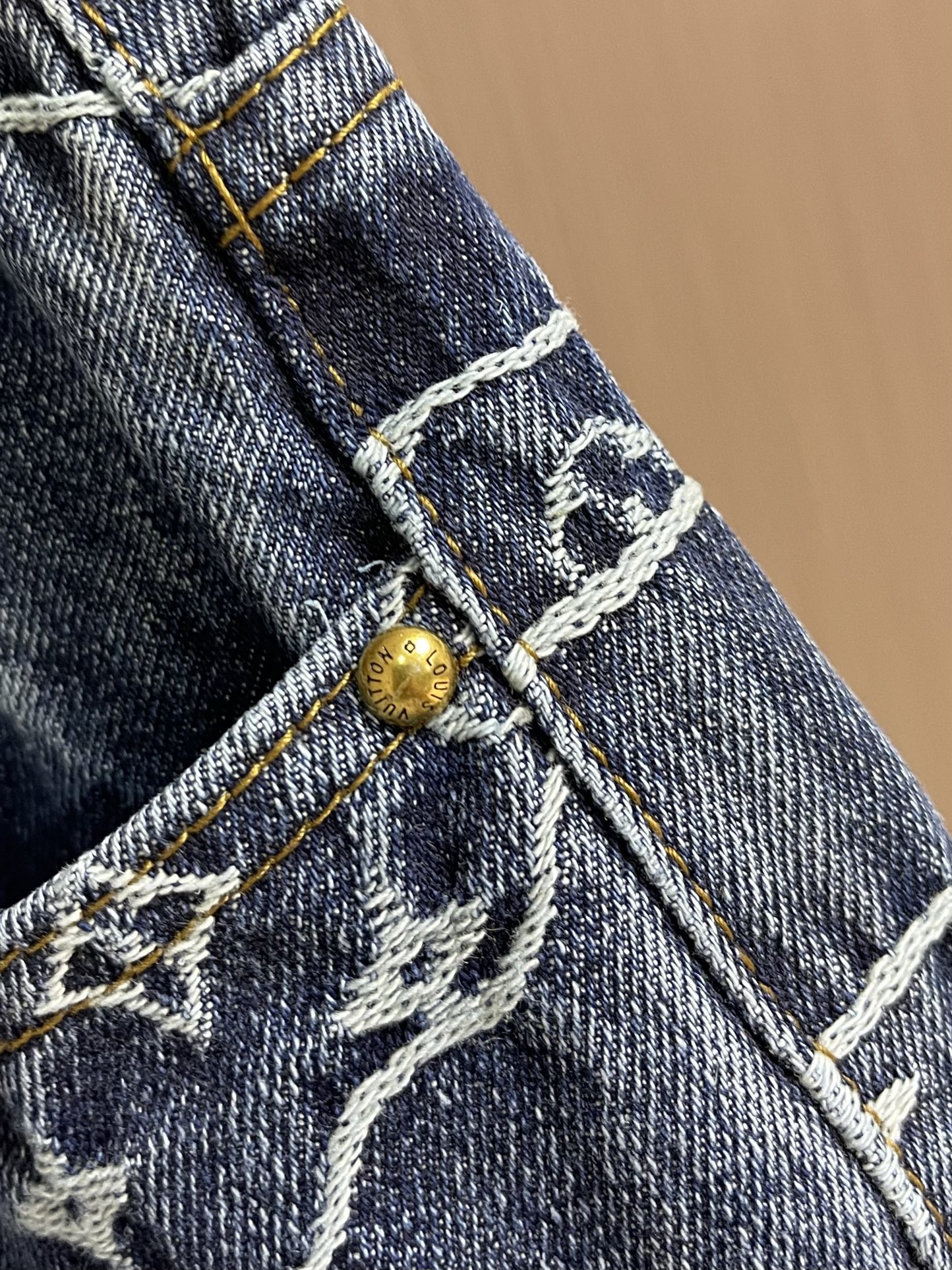 “840LV 2025FW Embroidered Old Jeans & Custom Cowboys: Versatile Fall/Winter Collection, Sizes S-XL” - 图片 5