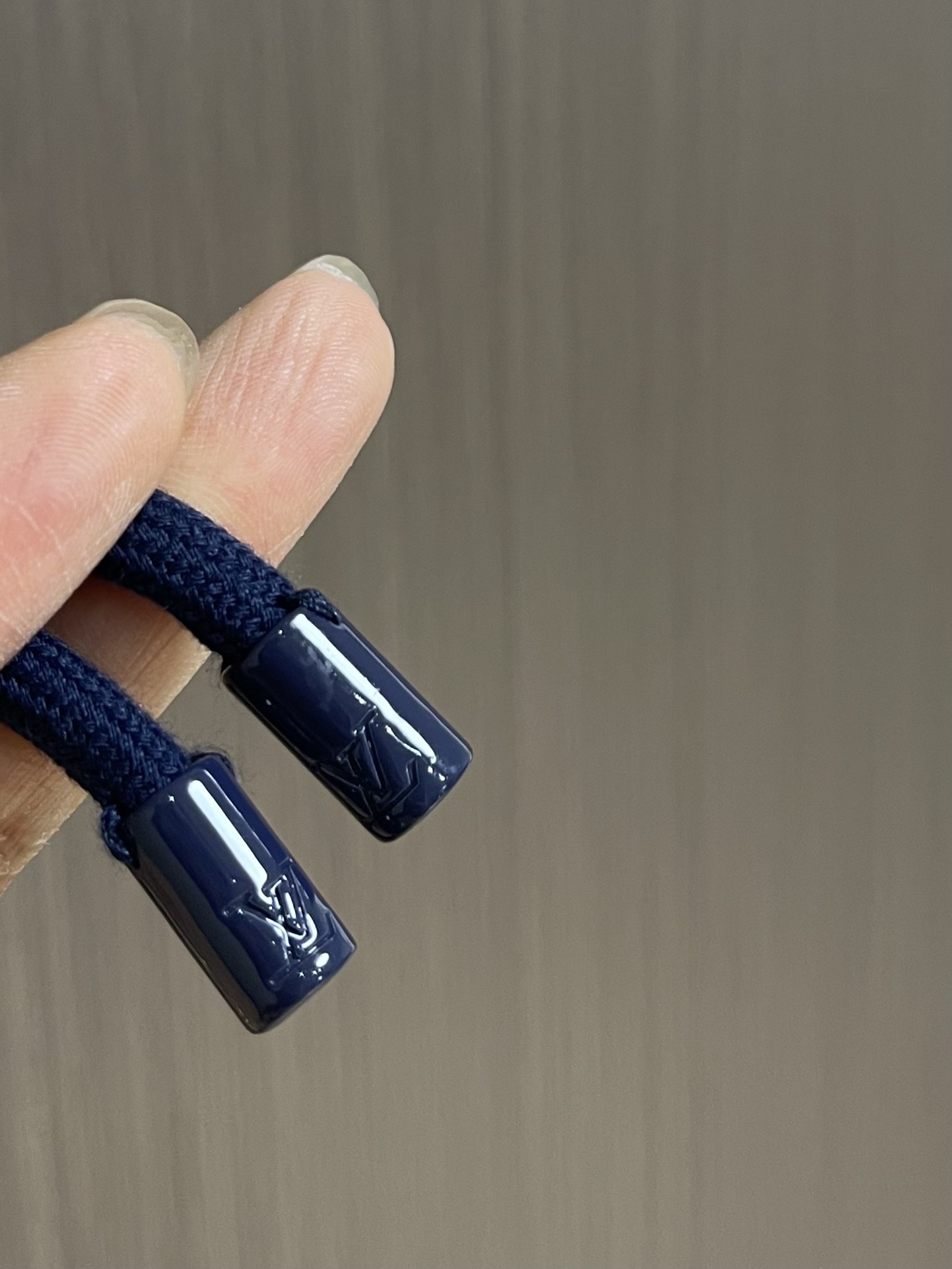 Title: LV Monogram T-shirt with Stereocarving Techniques Summary: LV T-shirt with Monogram design and advanced stereocarving for precise, high-fashion style in sizes S-XL - 图片 9