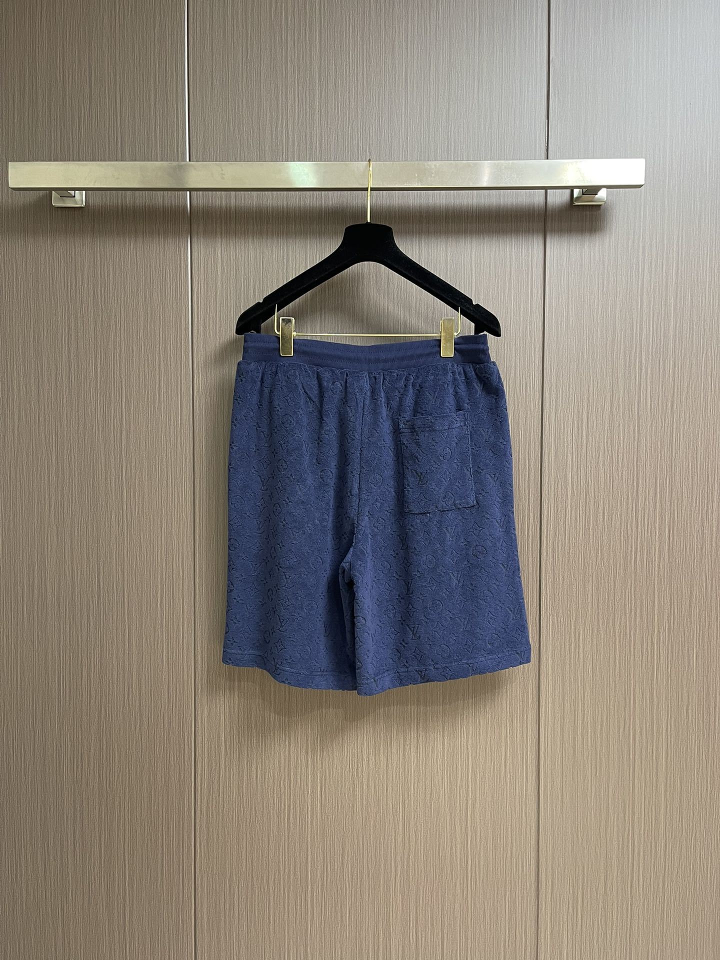 Title: LV Monogram T-shirt with Stereocarving Techniques Summary: LV T-shirt with Monogram design and advanced stereocarving for precise, high-fashion style in sizes S-XL - 图片 2