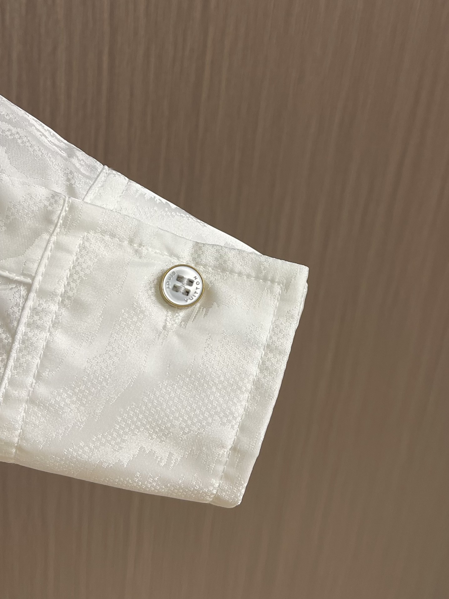 “780LV 2025s Cotton Long-Sleeved Shirt with Mini Monogram Wavgarte Muscles and Bello-Light Buttons” - 图片 8