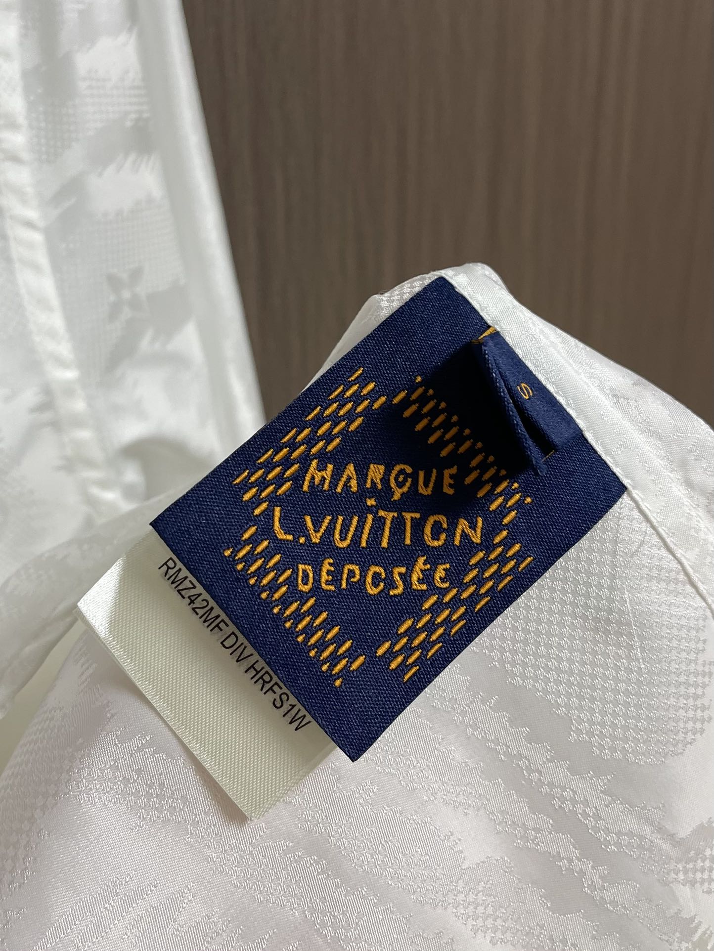 “780LV 2025s Cotton Long-Sleeved Shirt with Mini Monogram Wavgarte Muscles and Bello-Light Buttons” - 图片 9