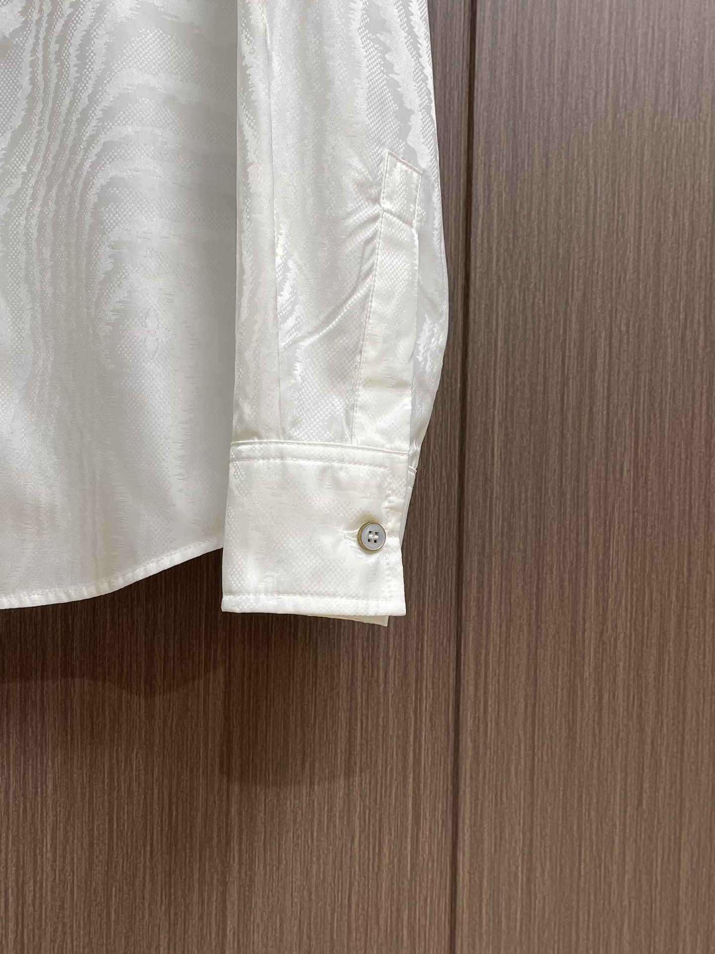 “780LV 2025s Cotton Long-Sleeved Shirt with Mini Monogram Wavgarte Muscles and Bello-Light Buttons” - 图片 7