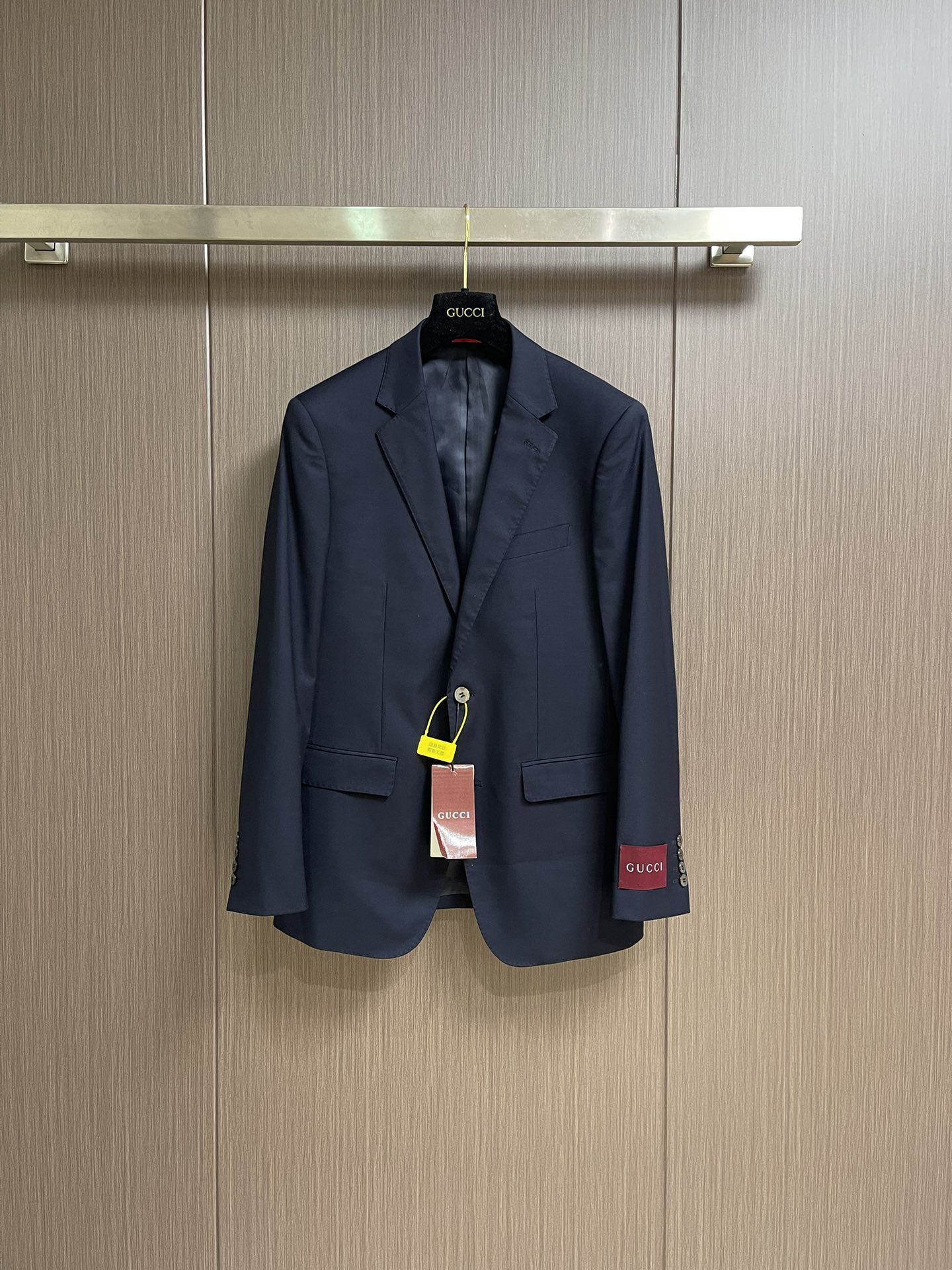 NO:507256,The whole set of removable single suit trousers LV elite gentleman business suit jacket trousers suit, customer-supplied imported fabric, breathable, soft and comfortable, with a full drape!  The whole piece of carmaker is neat and flat, with cuffs and armbands, which are simple, not simple, low-key and luxurious!  trousers yards 29-38 suit yards 46-58, louis vuitton,jackets & coats,business suit,alexander wang19860909整套 可拆卖 单西服 西裤 LV 精英绅士商务西装外套西裤套装,客供进口面料,透气柔软舒适,笔挺垂感十足！整件车工走线整齐平整,袖口袖标,商务休闲简单不简约低调奢华！ 西裤码数29-38 西服码数46-58,,louis vuitton,jackets & coats,business suit,alexander wang,Men's clothing