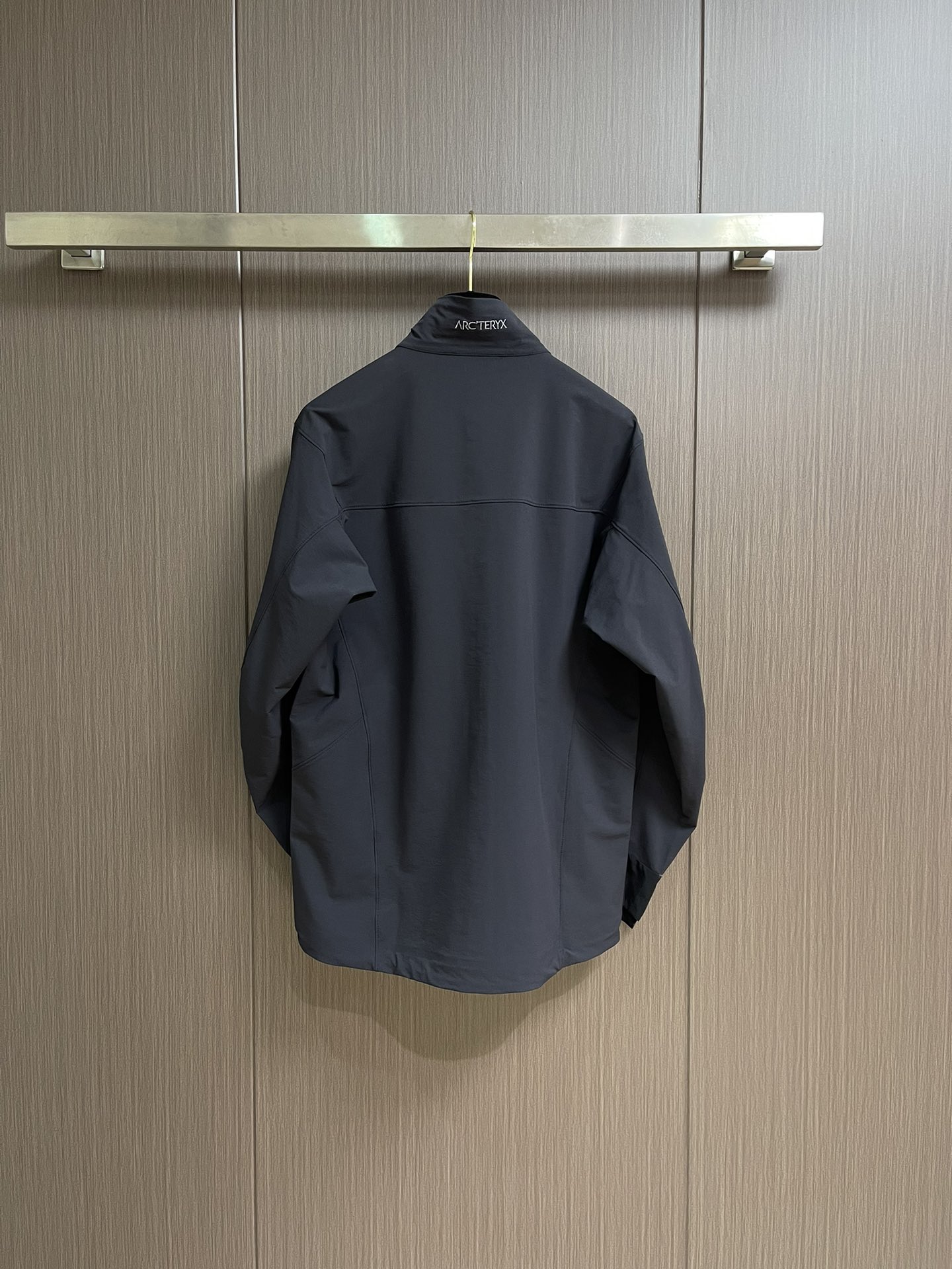 Title: Arcteryx Nodin Jacket Review: Lightweight Windproof Urban Shell Summary: Arcteryx Original Bird Nodin Jacket is a versatile windshell with high-quality materials and - 图片 2