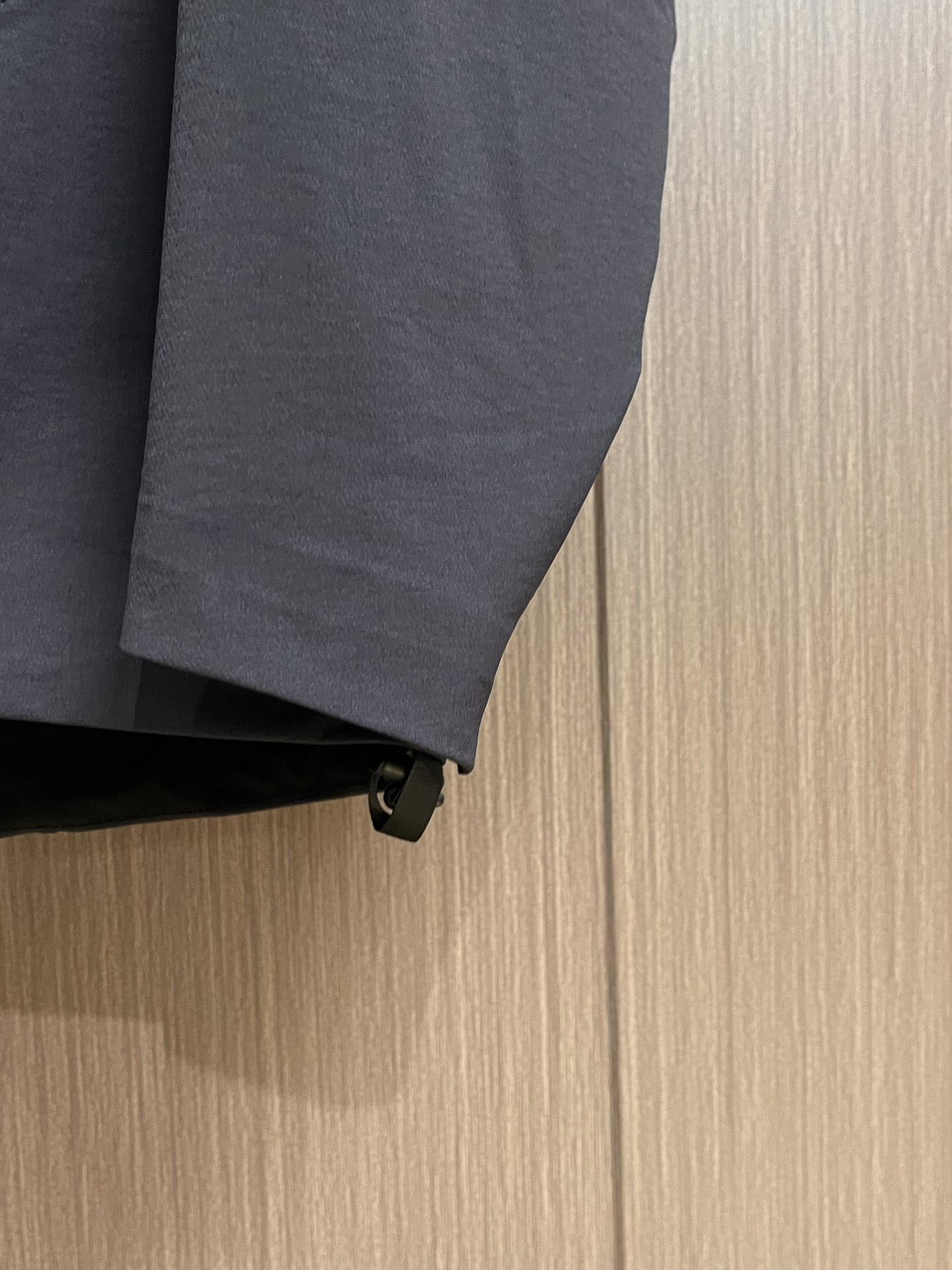 Title: Arcteryx Nodin Jacket Review: Lightweight Windproof Urban Shell Summary: Arcteryx Original Bird Nodin Jacket is a versatile windshell with high-quality materials and - 图片 9