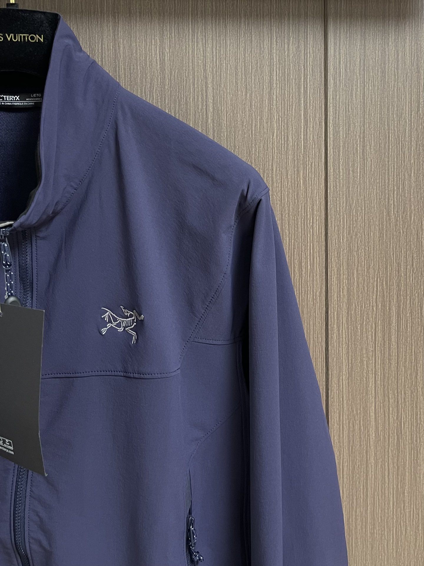 Title: Arcteryx Nodin Jacket Review: Lightweight, Windproof, and Stylish Urban Outerwear Summary: Arcteryx Nodin Jacket offers windproof, stylish design - 图片 4