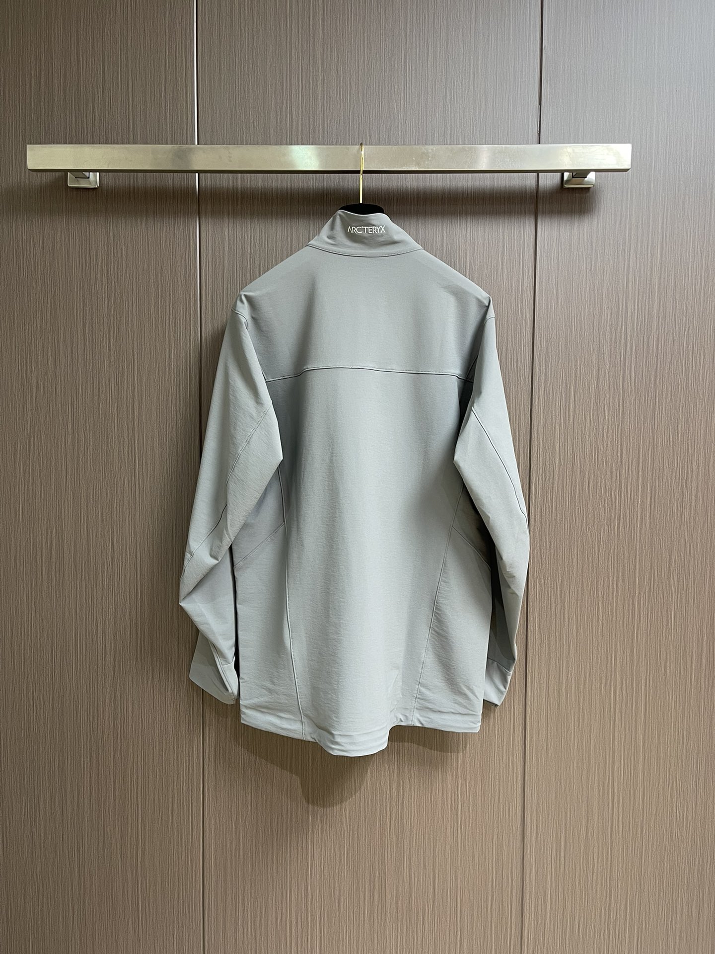 Arcteryx Nodin Jacket Review: Windproof & Stylish Light Shell for Outdoor & Urban Wear, Nylon 66 Fabric. - 图片 2
