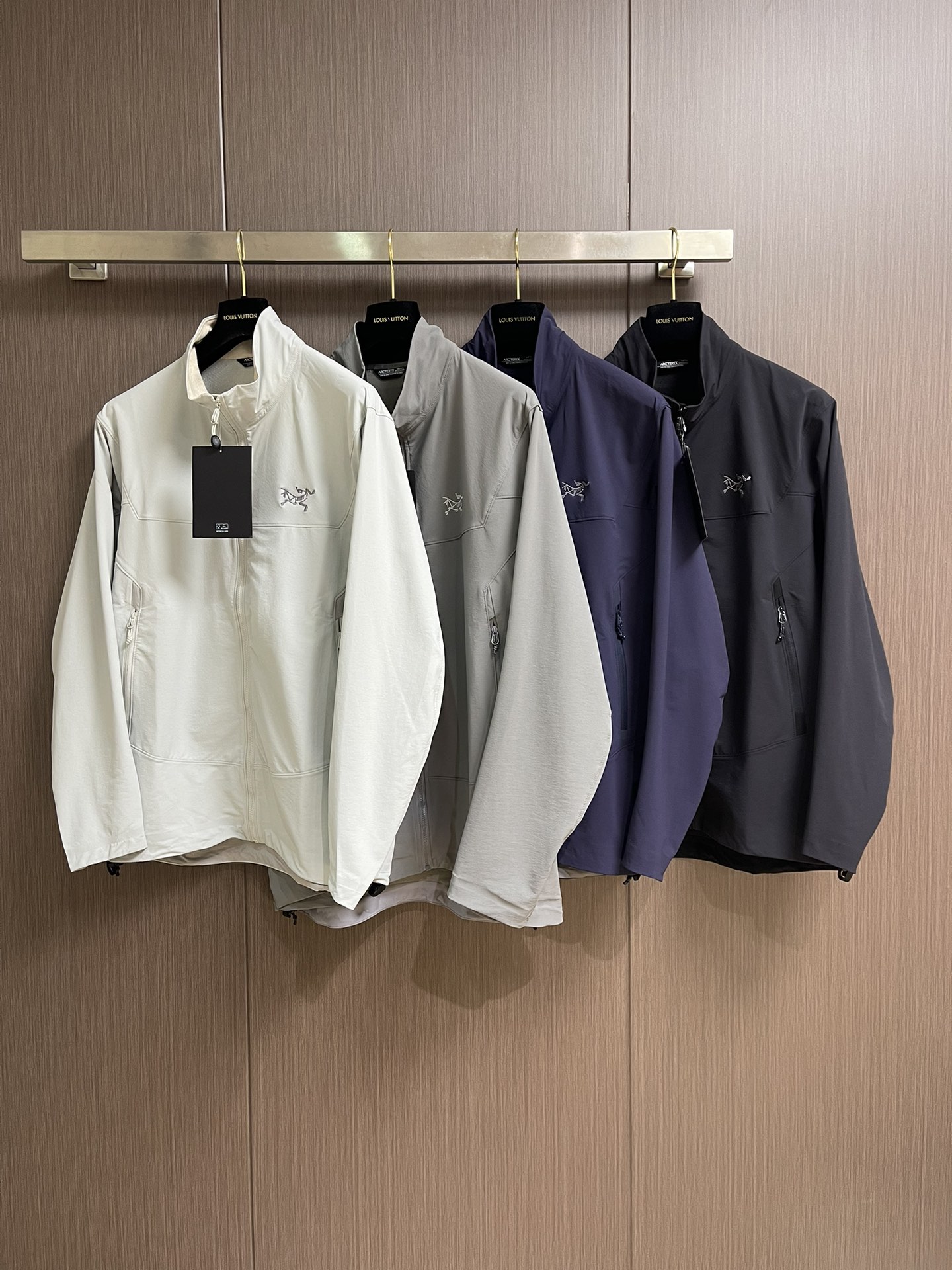 Arcteryx Nodin Jacket Review: Windproof & Stylish Light Shell for Outdoor & Urban Wear, Nylon 66 Fabric. - 图片 3