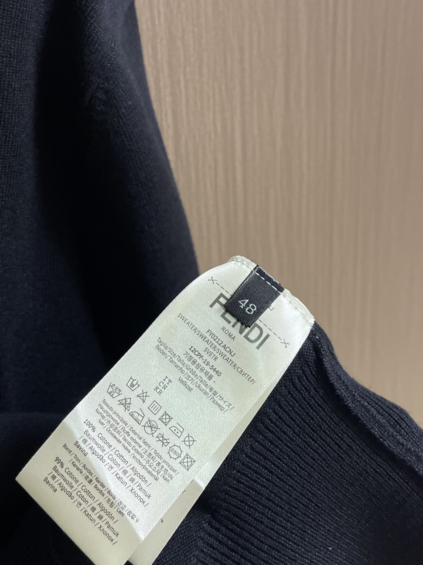 Fendi Wool-Cotton Sweater with Iron Collar – Fall/Winter Warmth & Stylish Design in Black Wool Linen - 图片 9