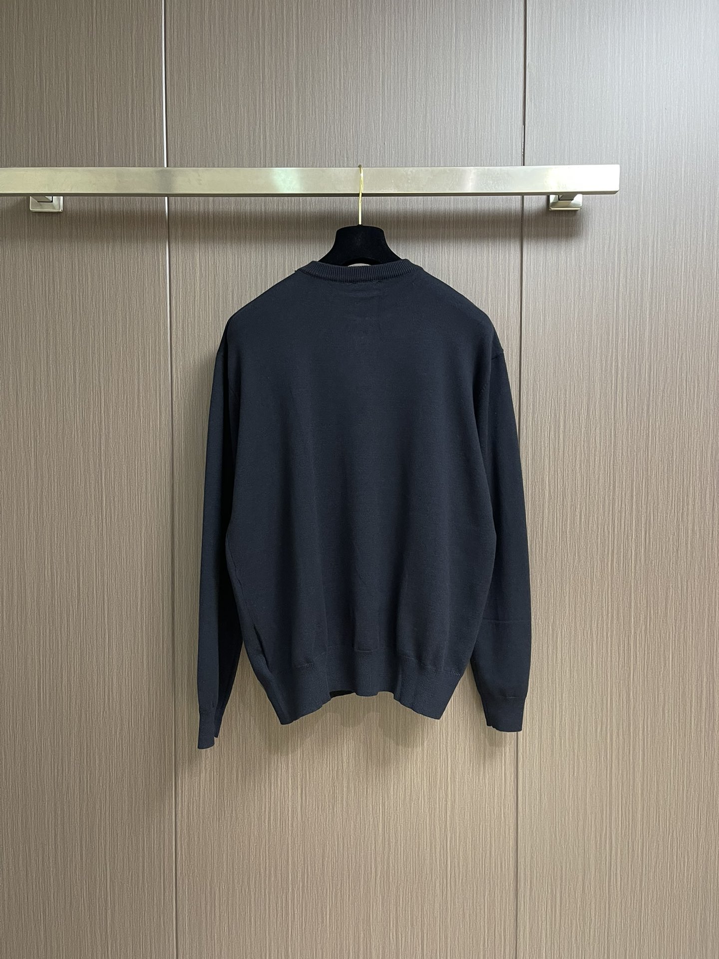 Fendi Wool-Cotton Sweater with Iron Collar – Fall/Winter Warmth & Stylish Design in Black Wool Linen - 图片 2