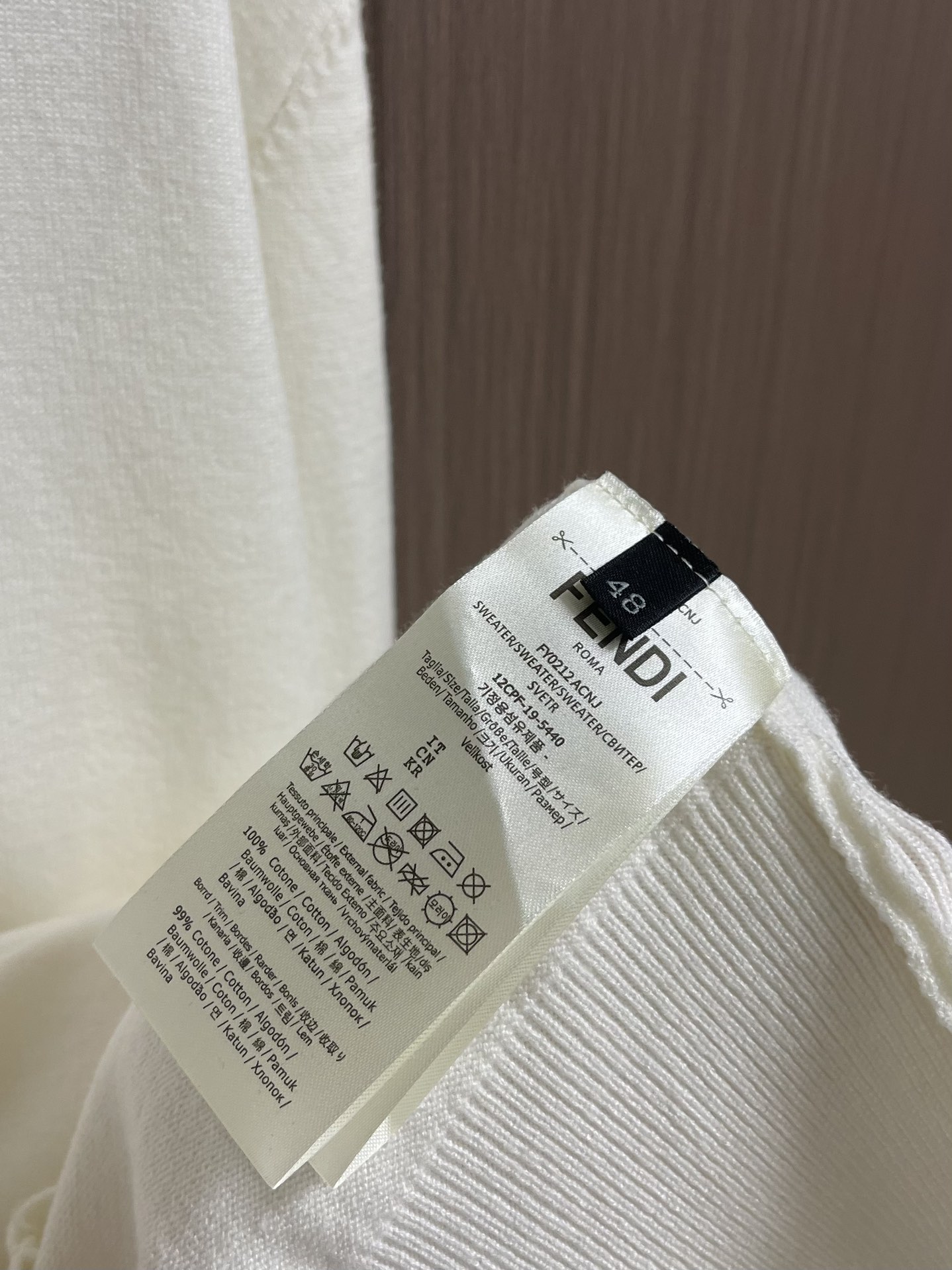 “624Fendi Two F-iron Long-Sleeved Sweaters: Wool-Cotton Blend for Fall-Winter Warmth” - 图片 9