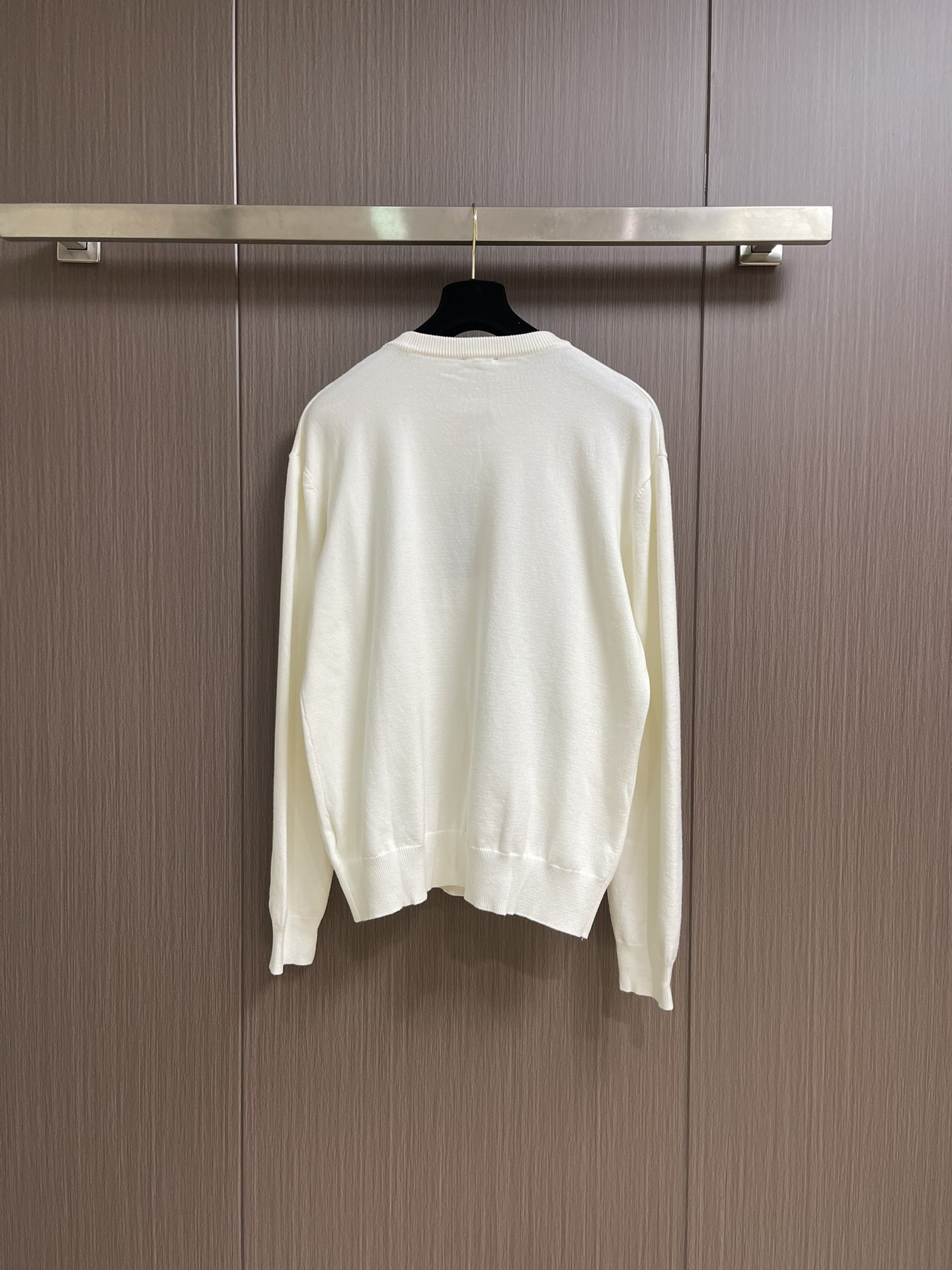 “624Fendi Two F-iron Long-Sleeved Sweaters: Wool-Cotton Blend for Fall-Winter Warmth” - 图片 2