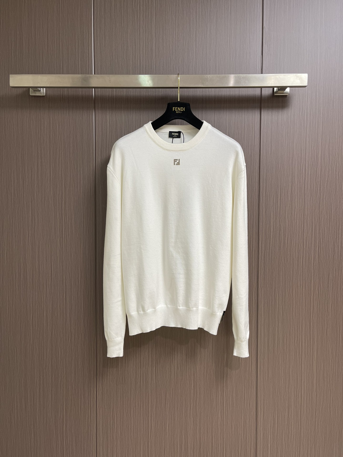 “624Fendi Two F-iron Long-Sleeved Sweaters: Wool-Cotton Blend for Fall-Winter Warmth”