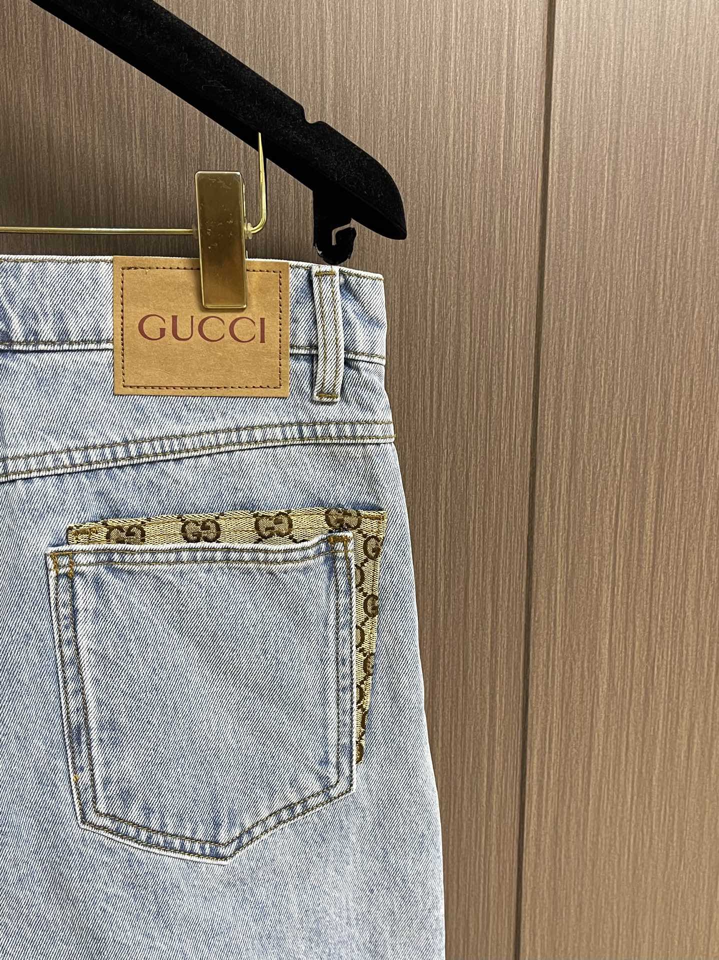 “768 Gucci Globe-Based Light Blue Jeans: Classic Bouquets with Retro and Currents, High-Quality Italian Craftsmanship” - 图片 7