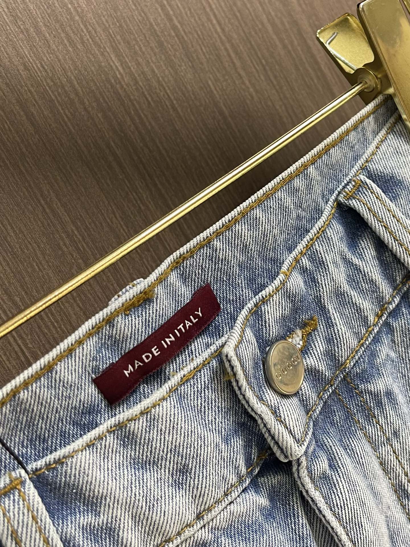 “768 Gucci Globe-Based Light Blue Jeans: Classic Bouquets with Retro and Currents, High-Quality Italian Craftsmanship” - 图片 3