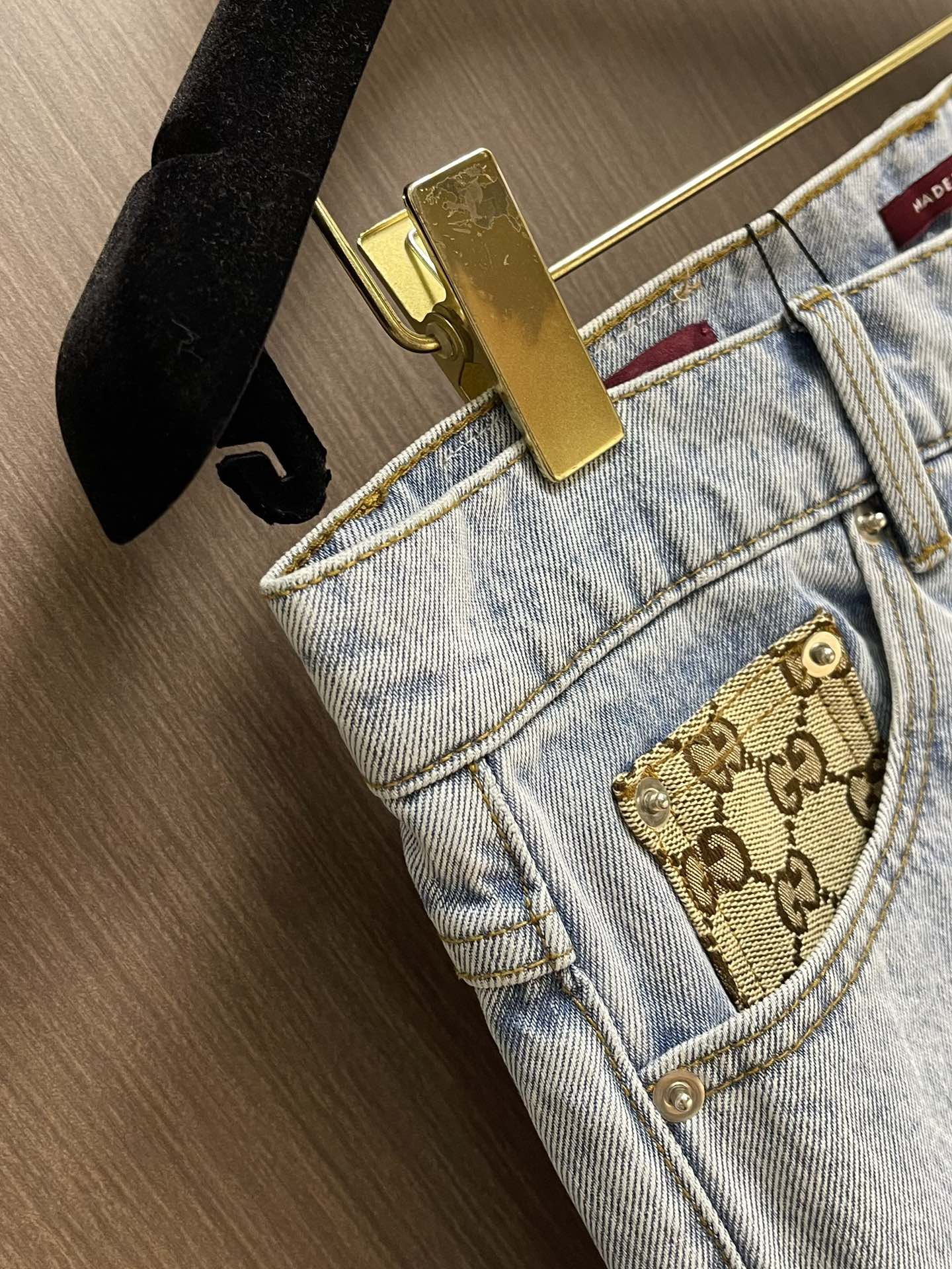 “768 Gucci Globe-Based Light Blue Jeans: Classic Bouquets with Retro and Currents, High-Quality Italian Craftsmanship” - 图片 6