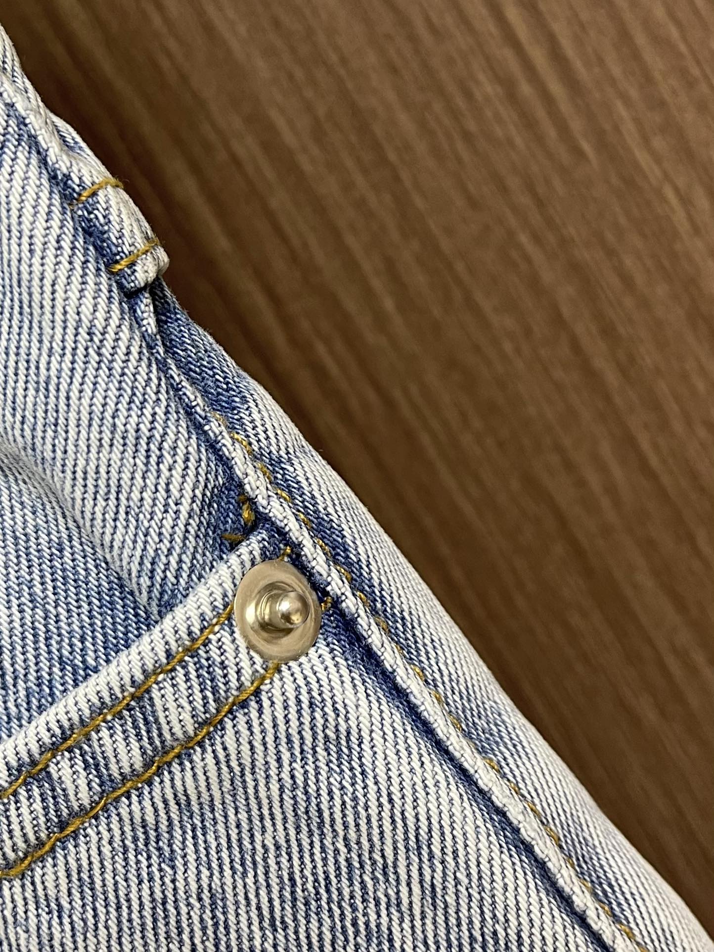 “768 Gucci Globe-Based Light Blue Jeans: Classic Bouquets with Retro and Currents, High-Quality Italian Craftsmanship” - 图片 5