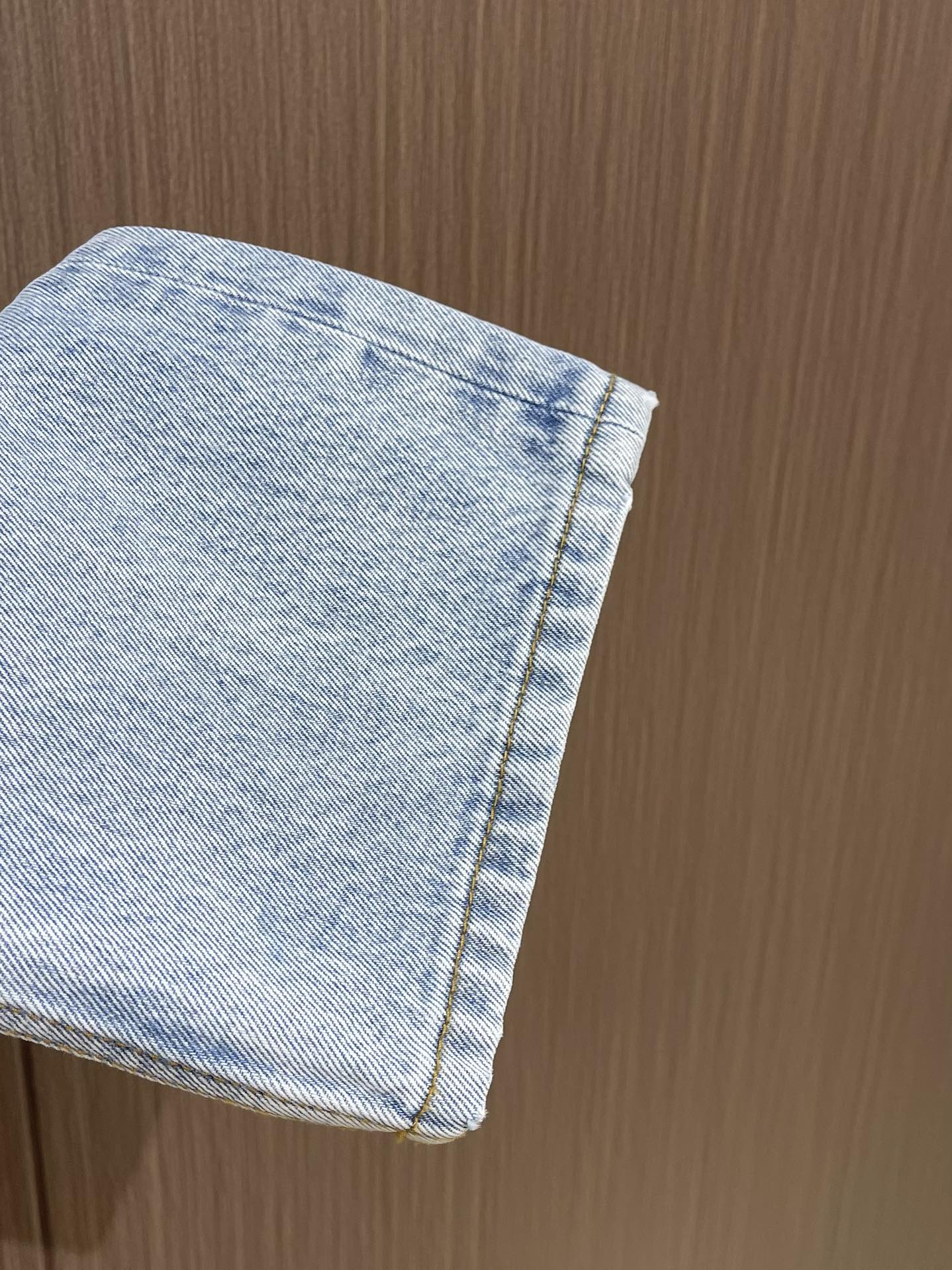 “768 Gucci Globe-Based Light Blue Jeans: Classic Bouquets with Retro and Currents, High-Quality Italian Craftsmanship” - 图片 9