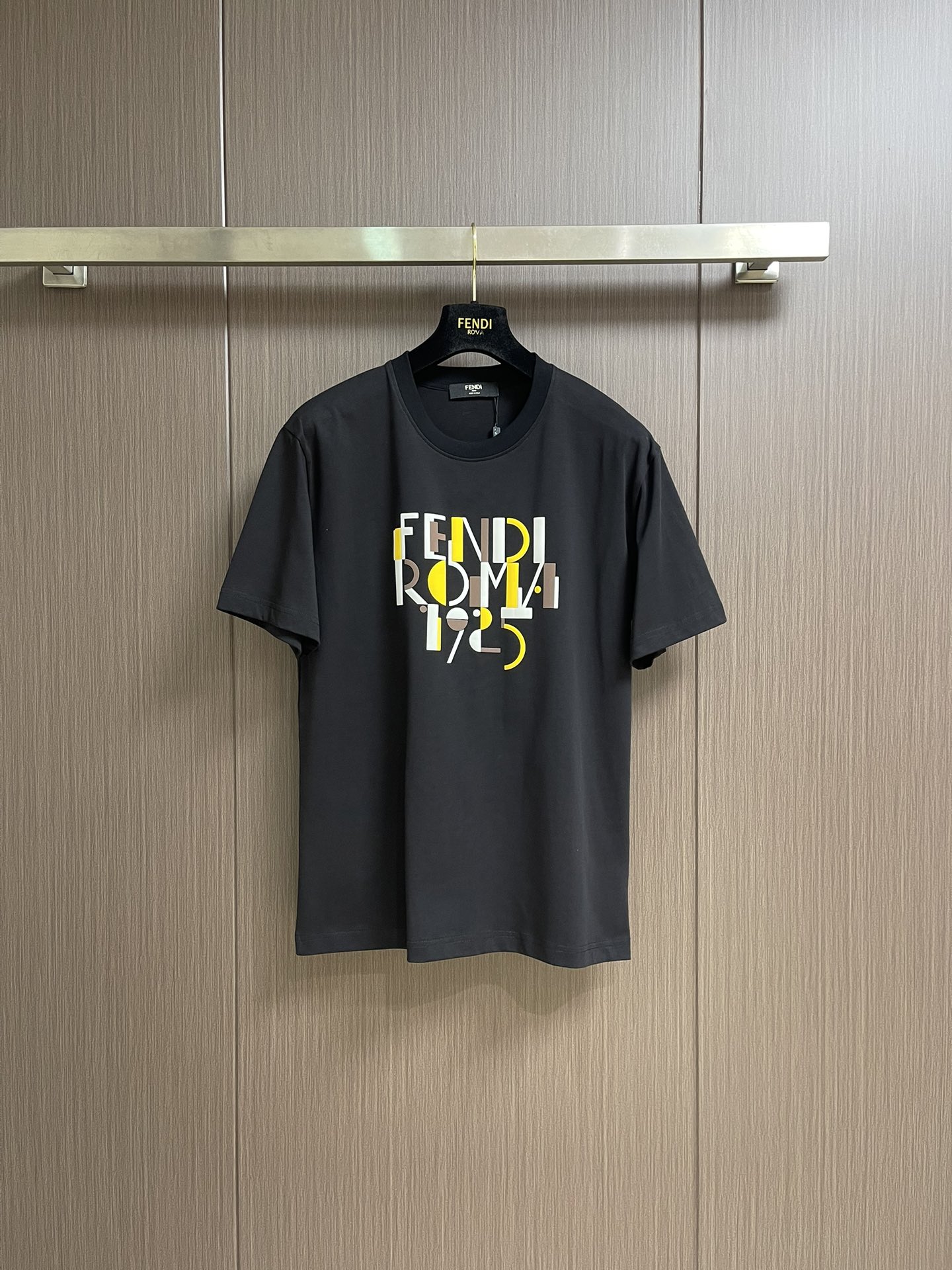 NO:502727,The whole set of Fendi logo logo printed round neck short-sleeved T-shirt shorts suits, this type is also a must-have set for lazy people. You don’t have to think about how to match it, just do it easily!  Custom-made fabrics are provided with smooth touch, but they are crisp and stylish, with a full texture on the upper body!  The overall style is simple and generous without losing style, with a strong sense of upper body, absolutely at the forefront of fashion, very comfortable to wear, no need to say much about the trouser style and cutting, the upper body is exquisite and vivid, and it is truly a palace-level, capable of all occasions whether it is sports or leisure. Size M-3XL, fendi, shorts, T-shirt, tees, t-shirt, alexander wang19860909整套 Fendi logo标识印花圆领短袖T恤短裤套装,这种类型的也是懒人必备的一套,不用想怎么搭配,直接一套轻松搞定！客供定制面料,触感顺滑,却又挺括有型,上身质感十足！ 整体简洁大方而不失格调,上身感极强,绝对走在时尚最前端,穿着非常舒适,裤型款式和裁剪亦无需多言,上身精致跃然,真正殿堂级的,无论是运动还是休闲时候都能胜任各种场合.尺码M-3XL,,fendi,shorts,T-shirt,tees，t-shirt,alexander wang,Men's clothing