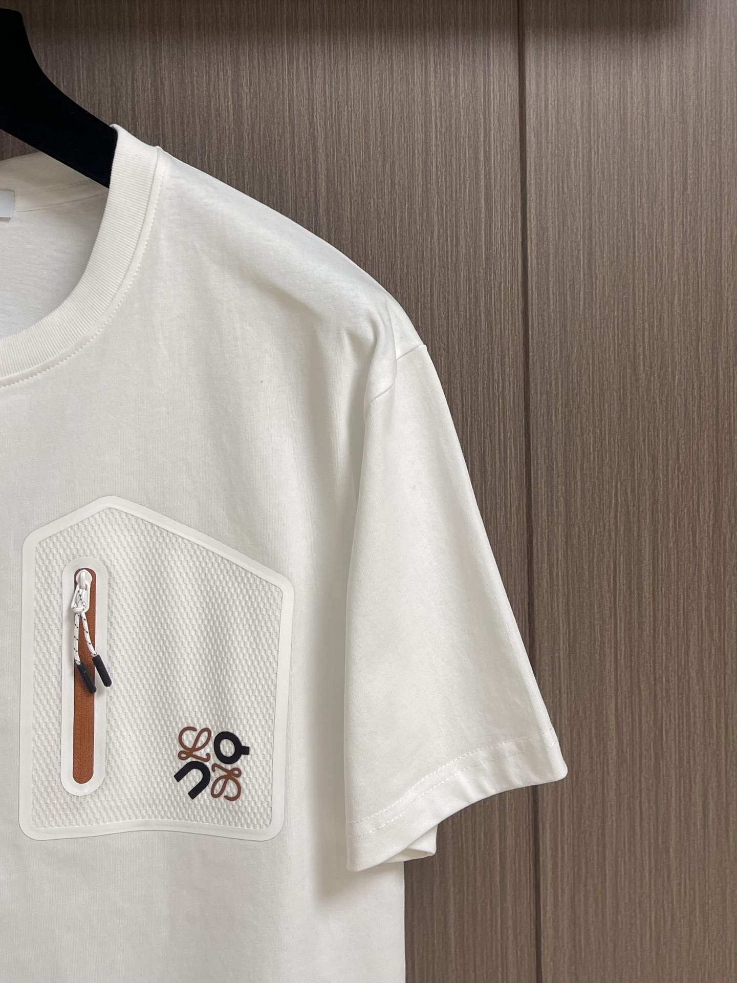 “864Loewe United 2025 T-Shirt Suit: Classic Weblogo Design, Comfortable 260g Cotton, Men and Women, M-3XL” - 图片 4