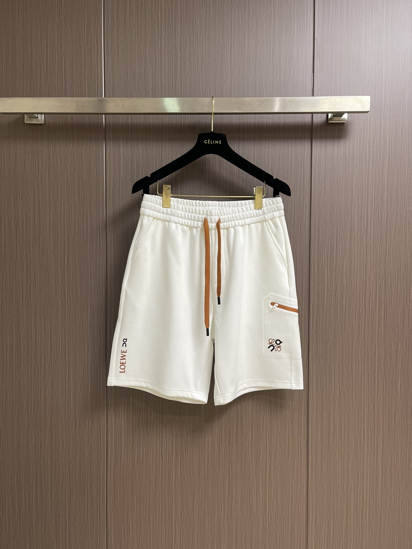 “864Loewe United 2025 T-Shirt Suit: Classic Weblogo Design, Comfortable 260g Cotton, Men and Women, M-3XL” - 图片 5
