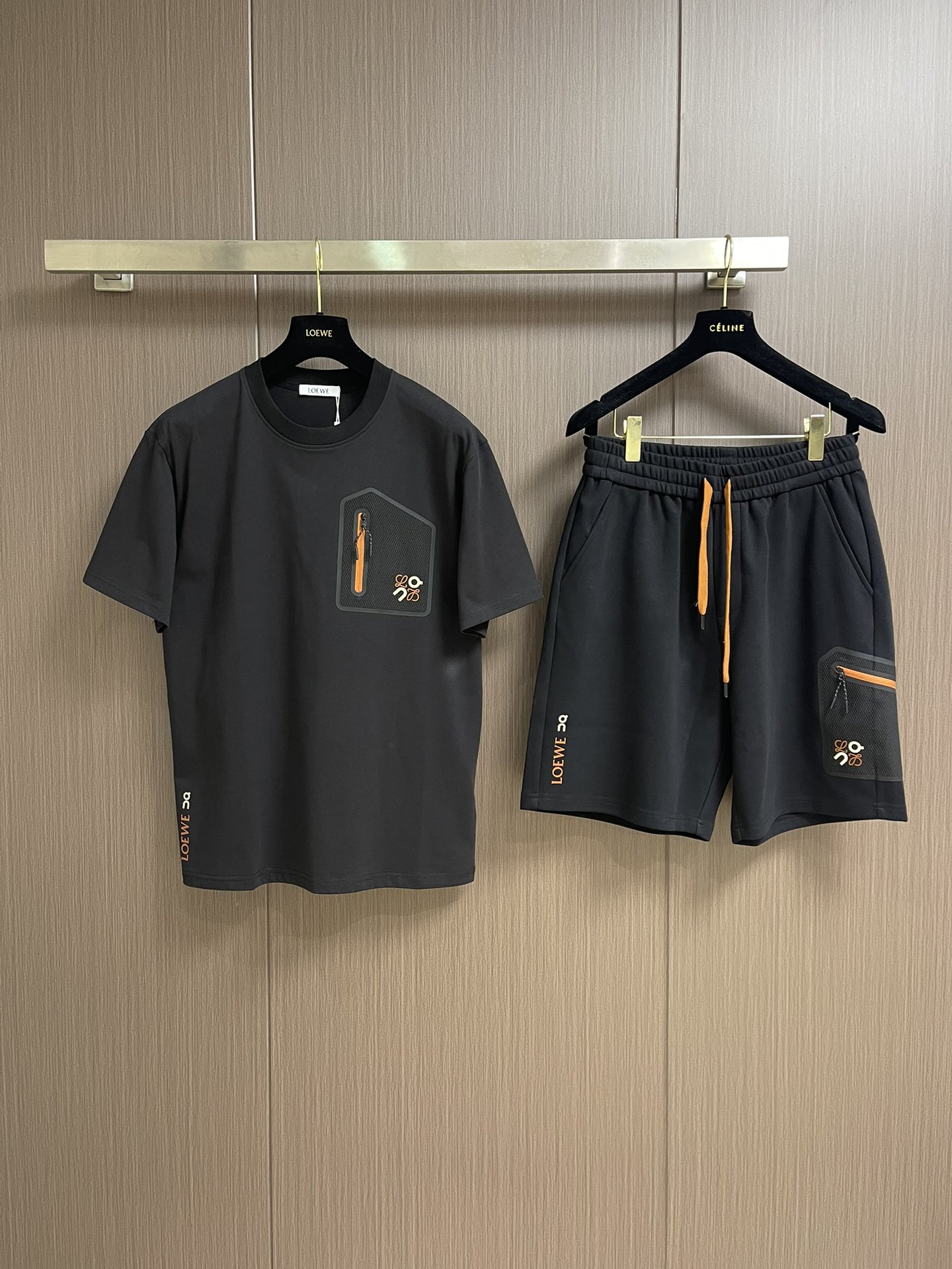 “864Loewe United 2025 T-Shirt Suit: Classic Weblogo Design in Comfortable 260g Pure Cotton Fabric” - 图片 3