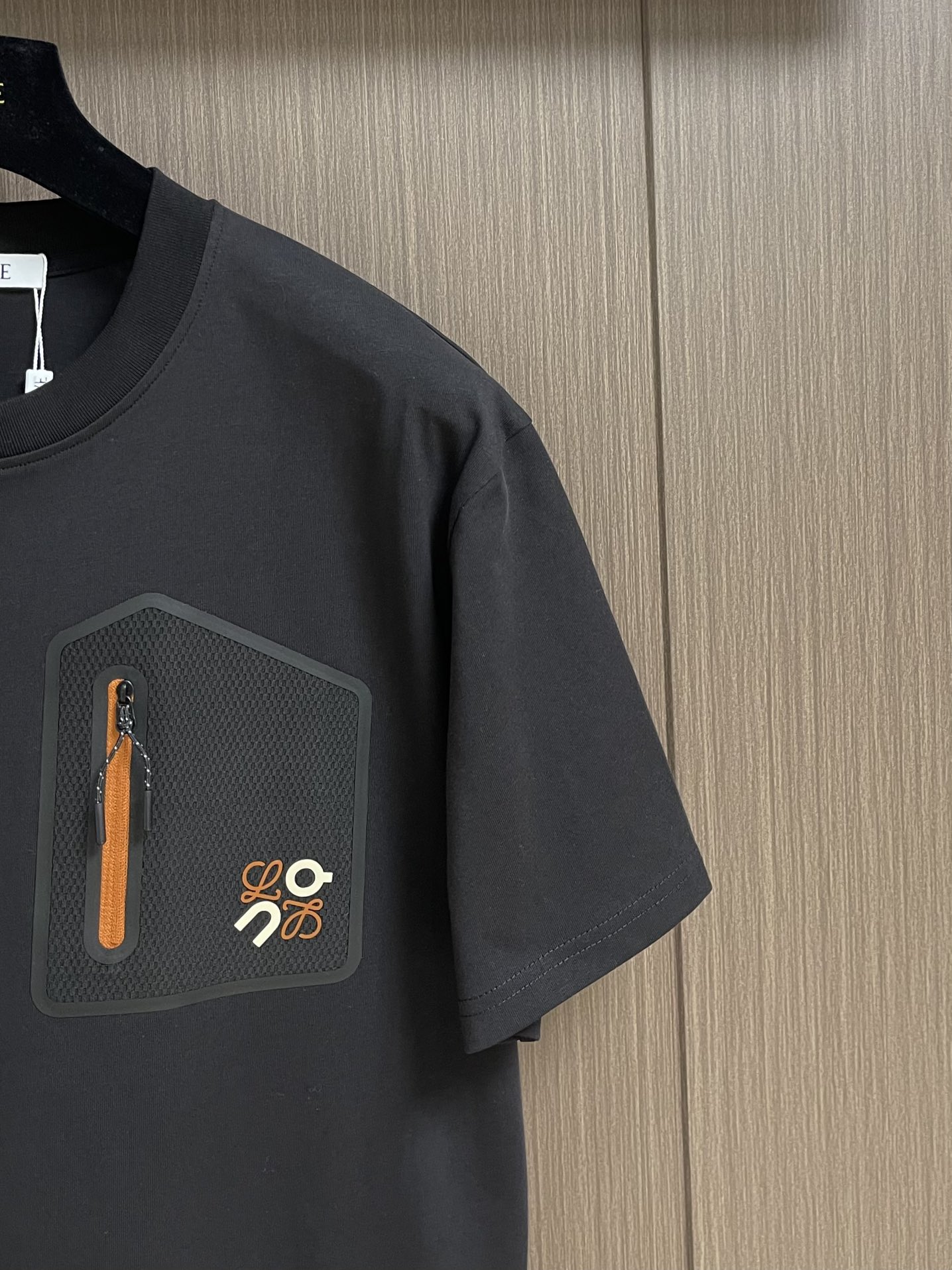 “864Loewe United 2025 T-Shirt Suit: Classic Weblogo Design in Comfortable 260g Pure Cotton Fabric” - 图片 4