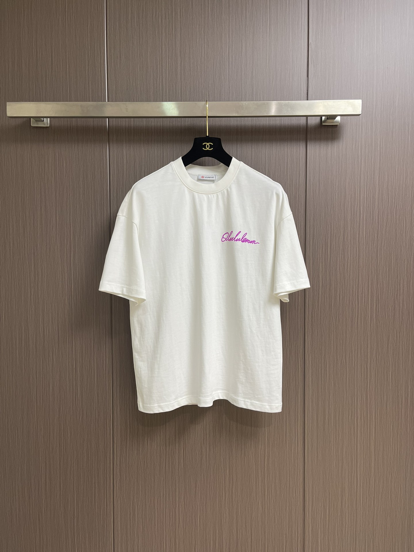 NO:520303,The whole set of lululemon three-dimensional logo printed short-sleeved T-shirt shorts, high-end short-sleeved high-end short-sleeved pieces with high-quality accents, with a stylish bgm, which will make the simplicity play to the extreme. The three-dimensional layering combined with casual styles creates a different high-end fashionable and relaxed feeling. It uses high-weight pure cotton fabric, os loose style, the same style for men and women. Size M-XXL, shorts, T-shirt, tees, t-shirt, alexander wang19860909整套 lululemon 立体logo印花短袖t恤短裤套装,高级腔调的高阶短袖,辨识度超高的一件,自带时髦bgm,将简约玩到极致.立体层次感结合休闲版型,碰撞出不一样的高阶时髦感,松弛度.采用高克重纯棉面料,os宽松版型,男女同款.尺码M-XXL,,shorts,T-shirt,tees，t-shirt,alexander wang,Men's clothing