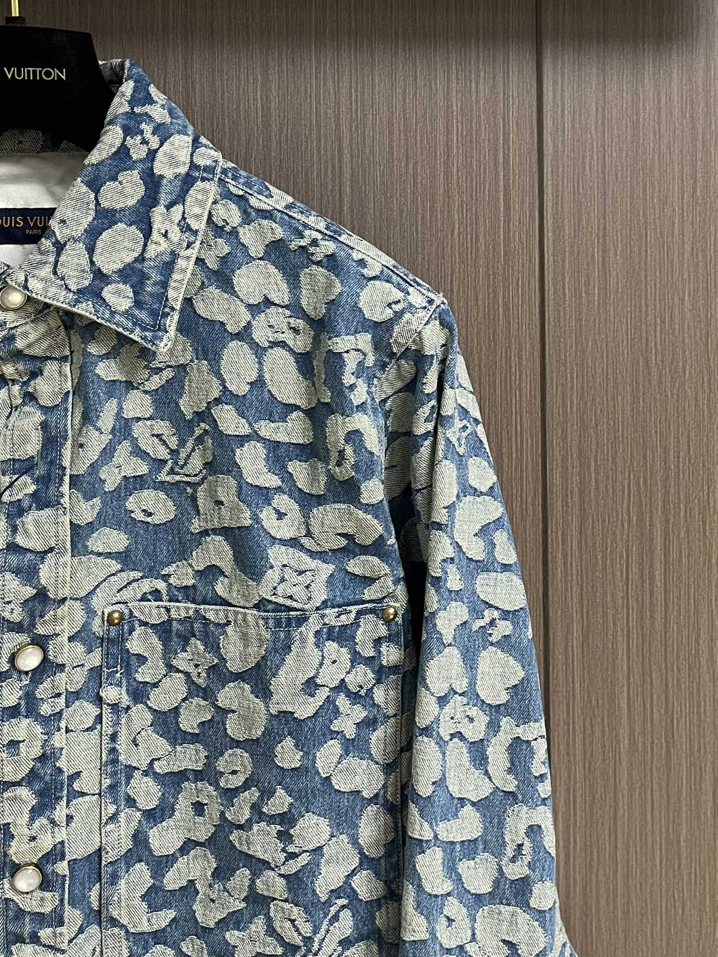 “LV 2025SS Cowboy Jacket Collection: Nigo’s Street Style Collaboration with Pharrell Williams” - 图片 4