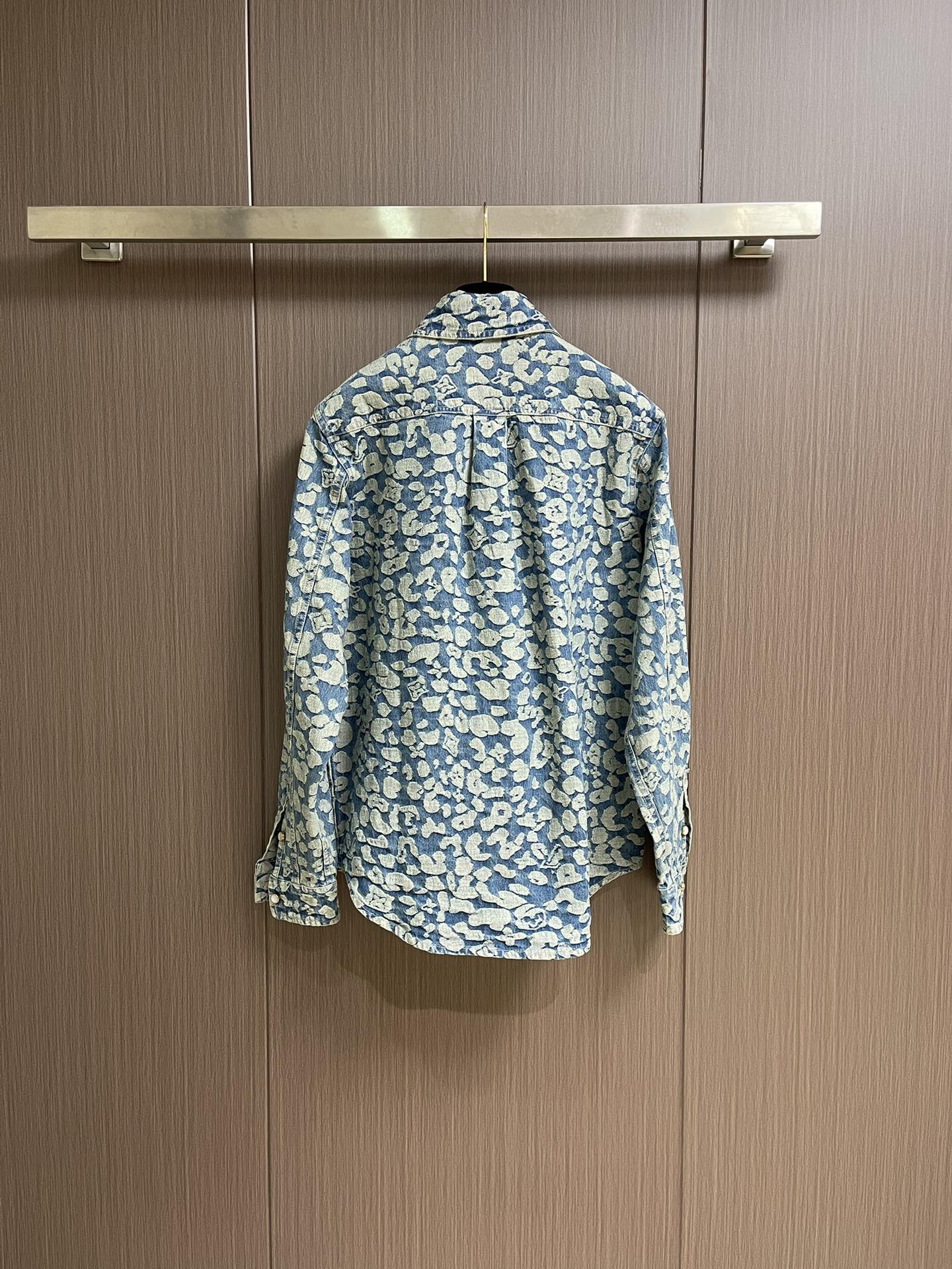 “LV 2025SS Cowboy Jacket Collection: Nigo’s Street Style Collaboration with Pharrell Williams” - 图片 2