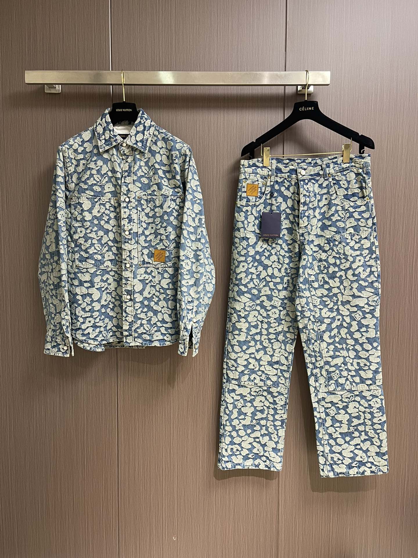 “LV 2025SS Cowboy Jacket Collection: Nigo’s Street Style Collaboration with Pharrell Williams” - 图片 3