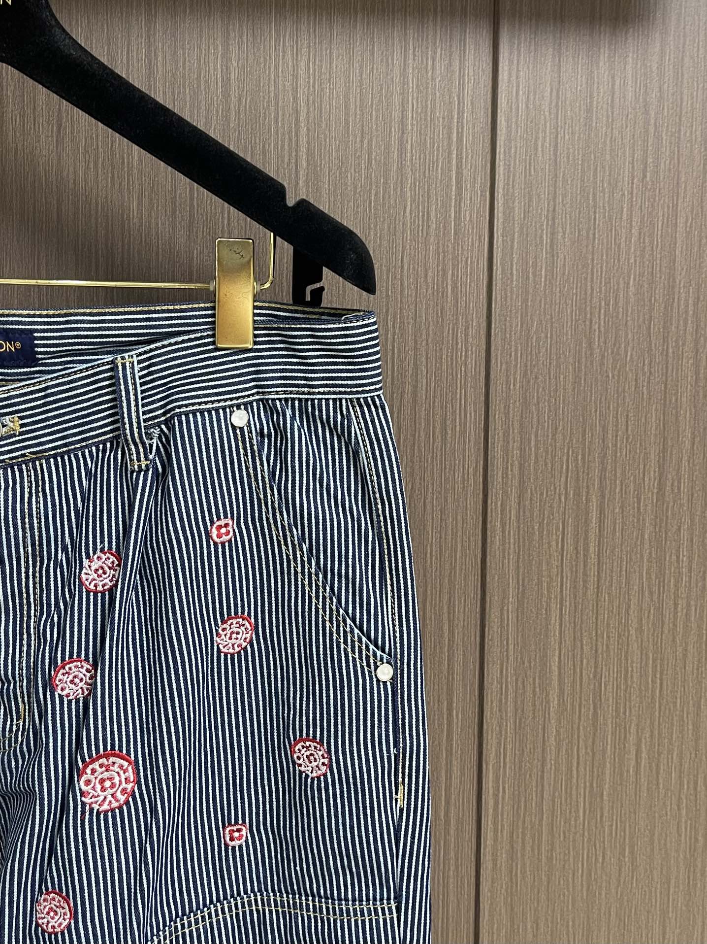 LV 2025 Fall Winter Striped Jeans Kit by Pharrell Williams & Nigo: Japanese Elements & Dandy Style - 图片 4