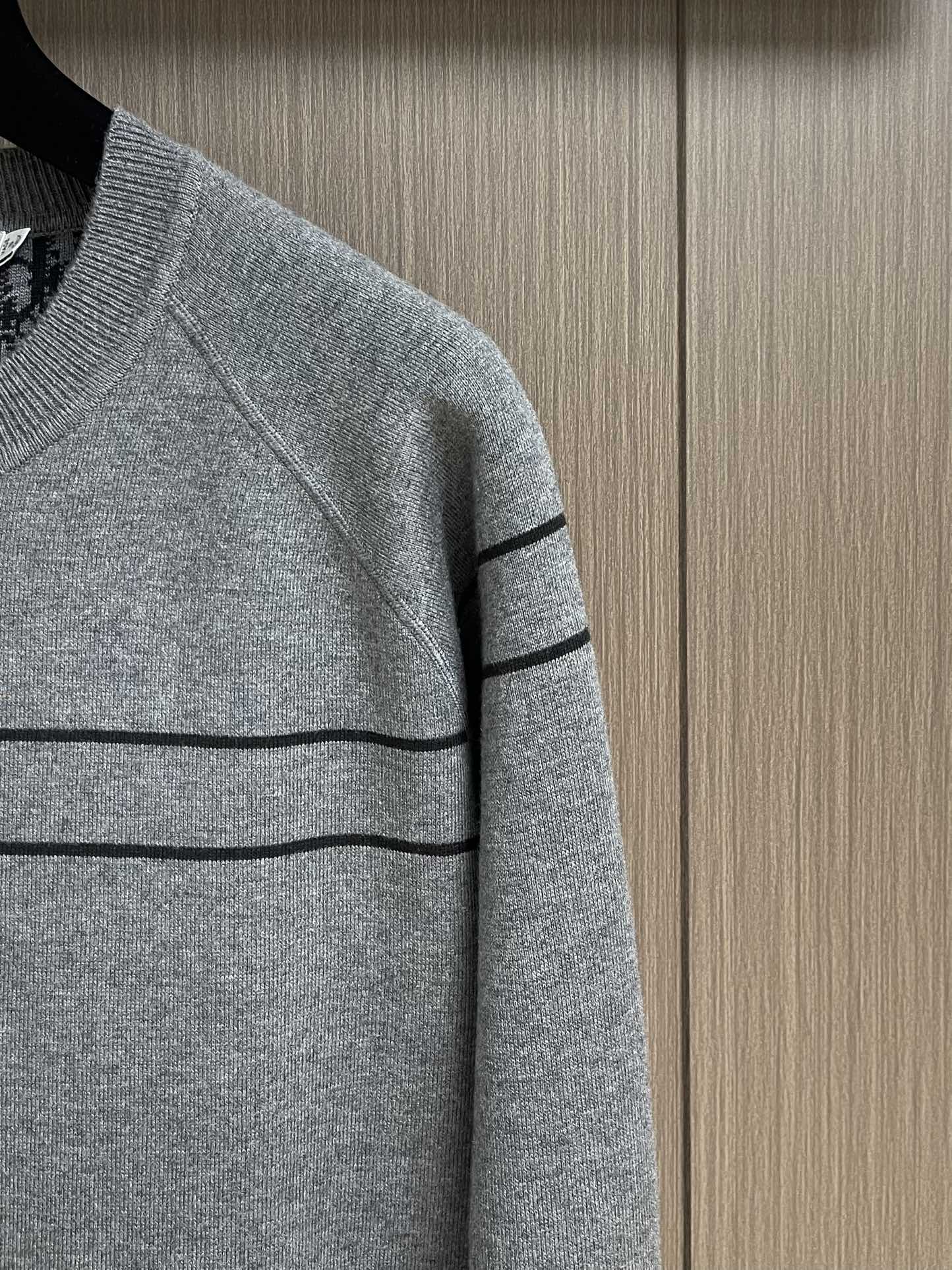 “816DIOR Dual-Sided Wool Knit Sweater: High-Quality, Versatile, and Stylish for Fall and Winter” - 图片 4