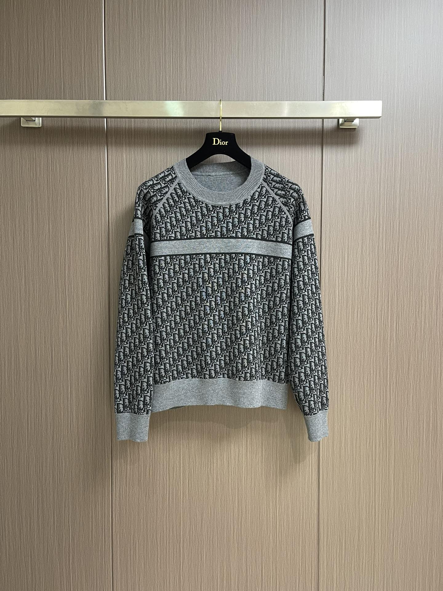 “816DIOR Dual-Sided Wool Knit Sweater: High-Quality, Versatile, and Stylish for Fall and Winter” - 图片 5