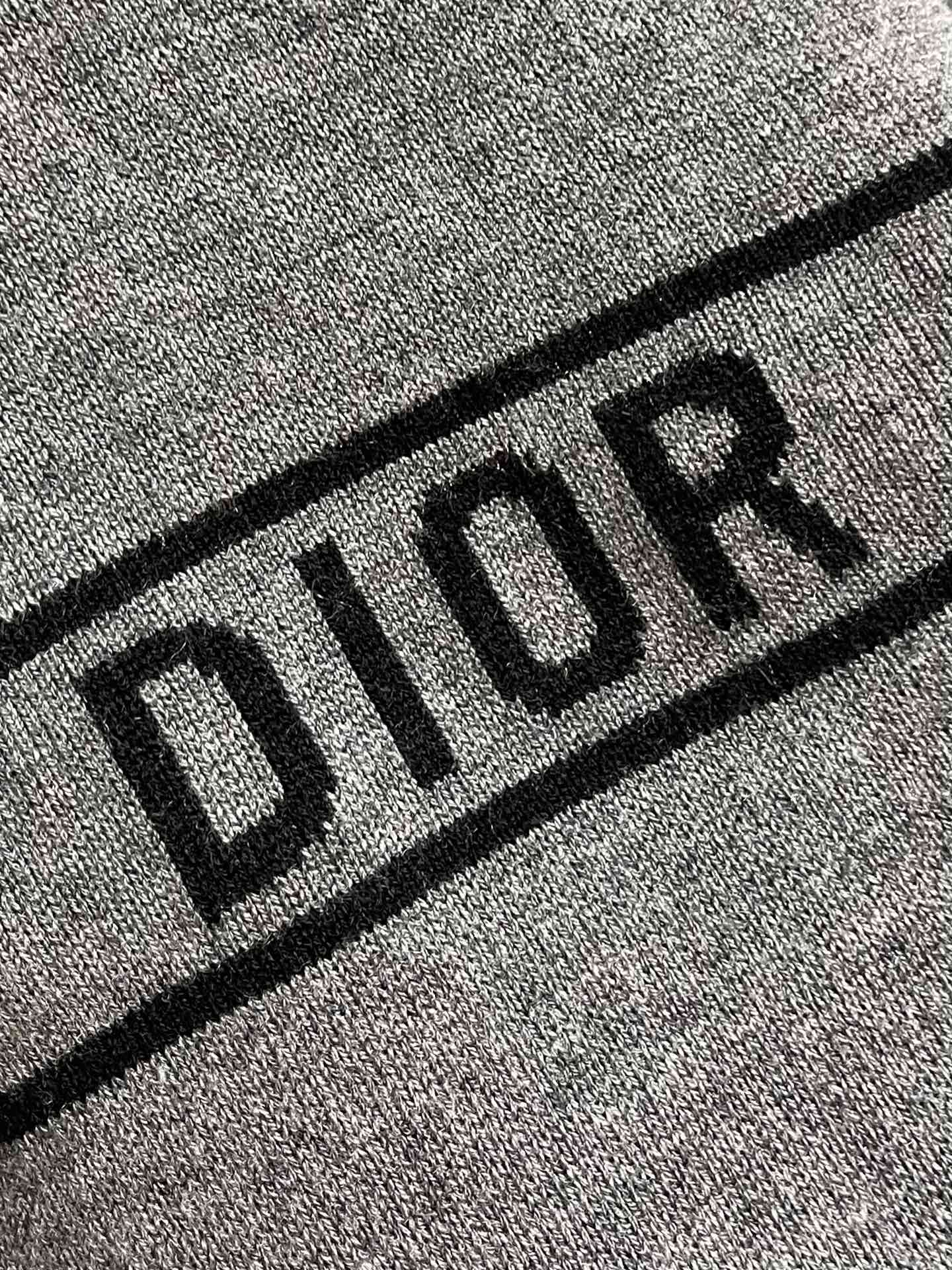High-Quality Knitted Sweaters by 912DIOR: Oblique Wool Designs with Two-Sided Logo, Fine Knitting Process, and Comfortable Fit - 图片 8